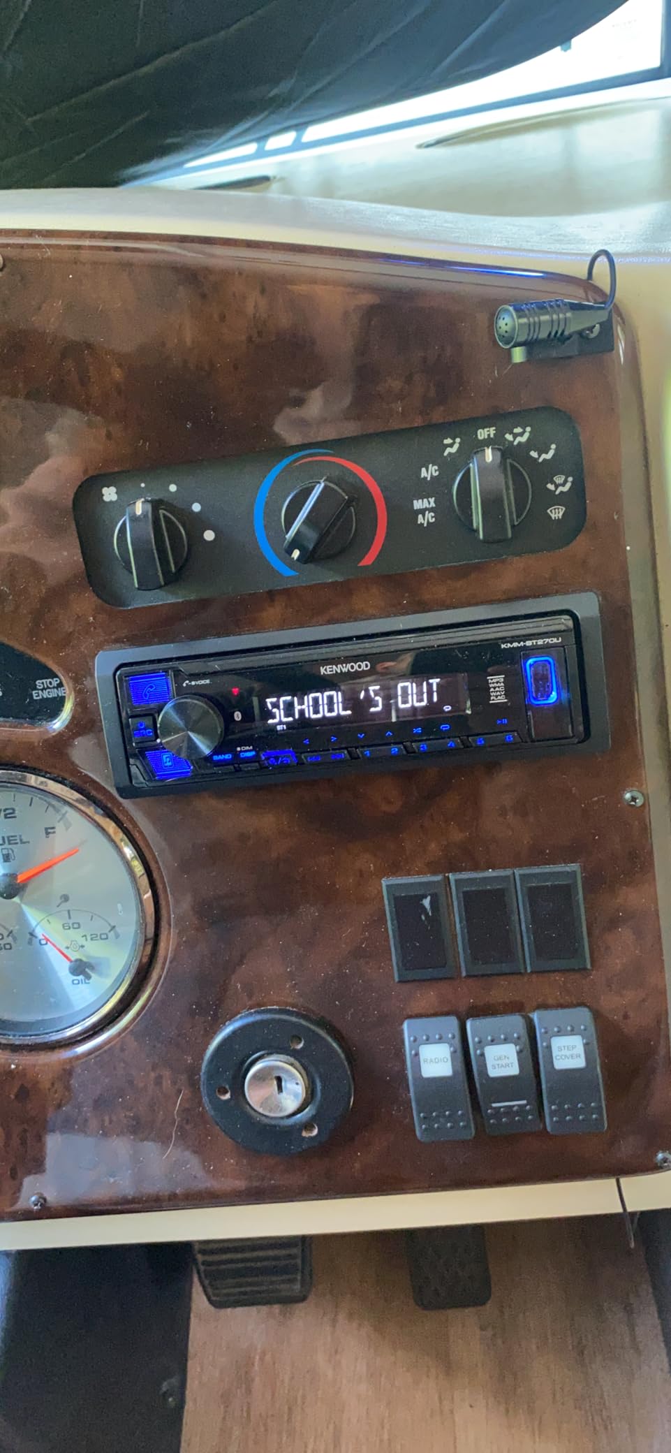 KENWOOD KMM-BT270U Bluetooth Digital Media Car Stereo Receiver with USB Port – AM/FM Radio, MP3 Player, High Contrast LCD, Detachable Face Plate, Single DIN, 13-Band EQ customer photo 1