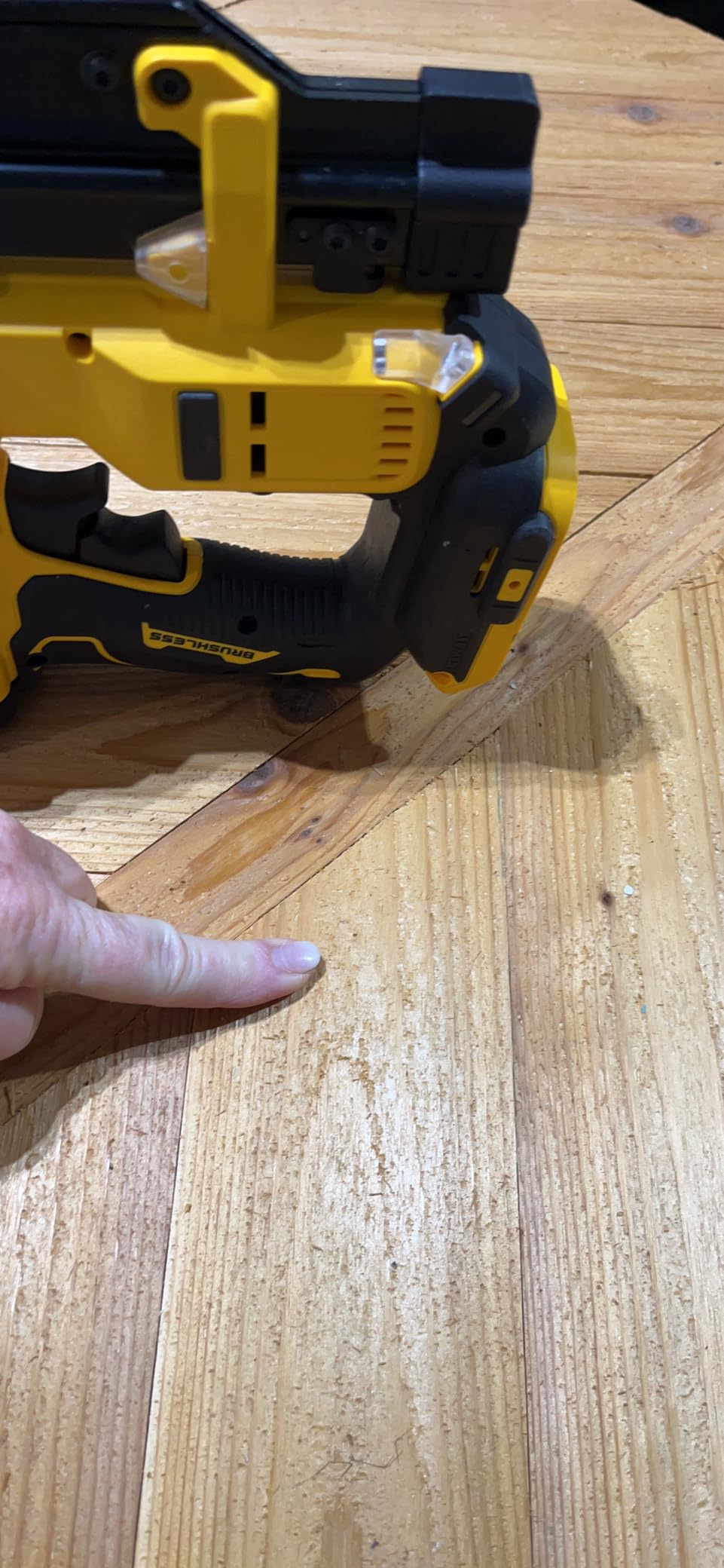 PIN NAILER CMPCT 20V 23G customer photo 1