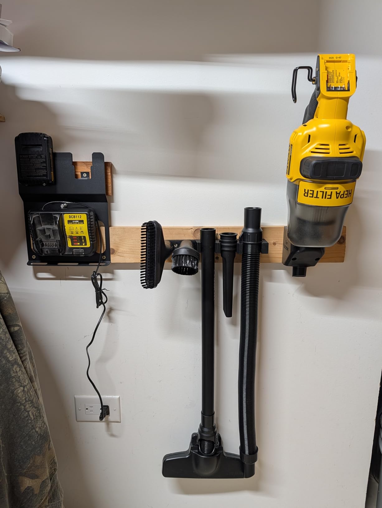 DEWALT 20V Handheld Vacuum Cordless, Car Vacuum with HEPA Filter, 6 Attachments and LED Light, High Performance Dry Only Small Shop Vac, Battery Not Included (DCV501HB) customer photo 1