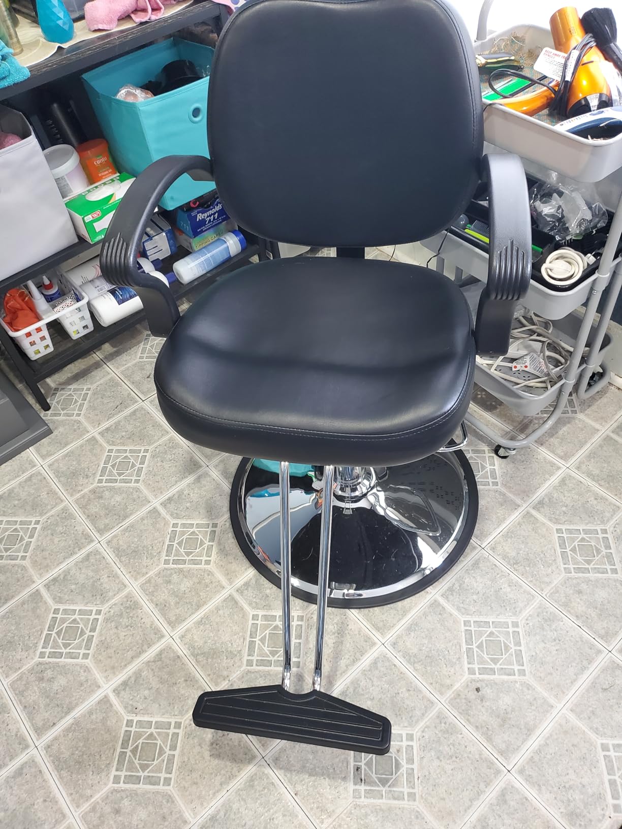Barber Chair,Salon Chair for Hair Stylist Swivel Styling Chair Heavy Duty Hydraulic Pump Adjustable for Beauty Hair Salon Spa Shampoo(Black) customer photo 1