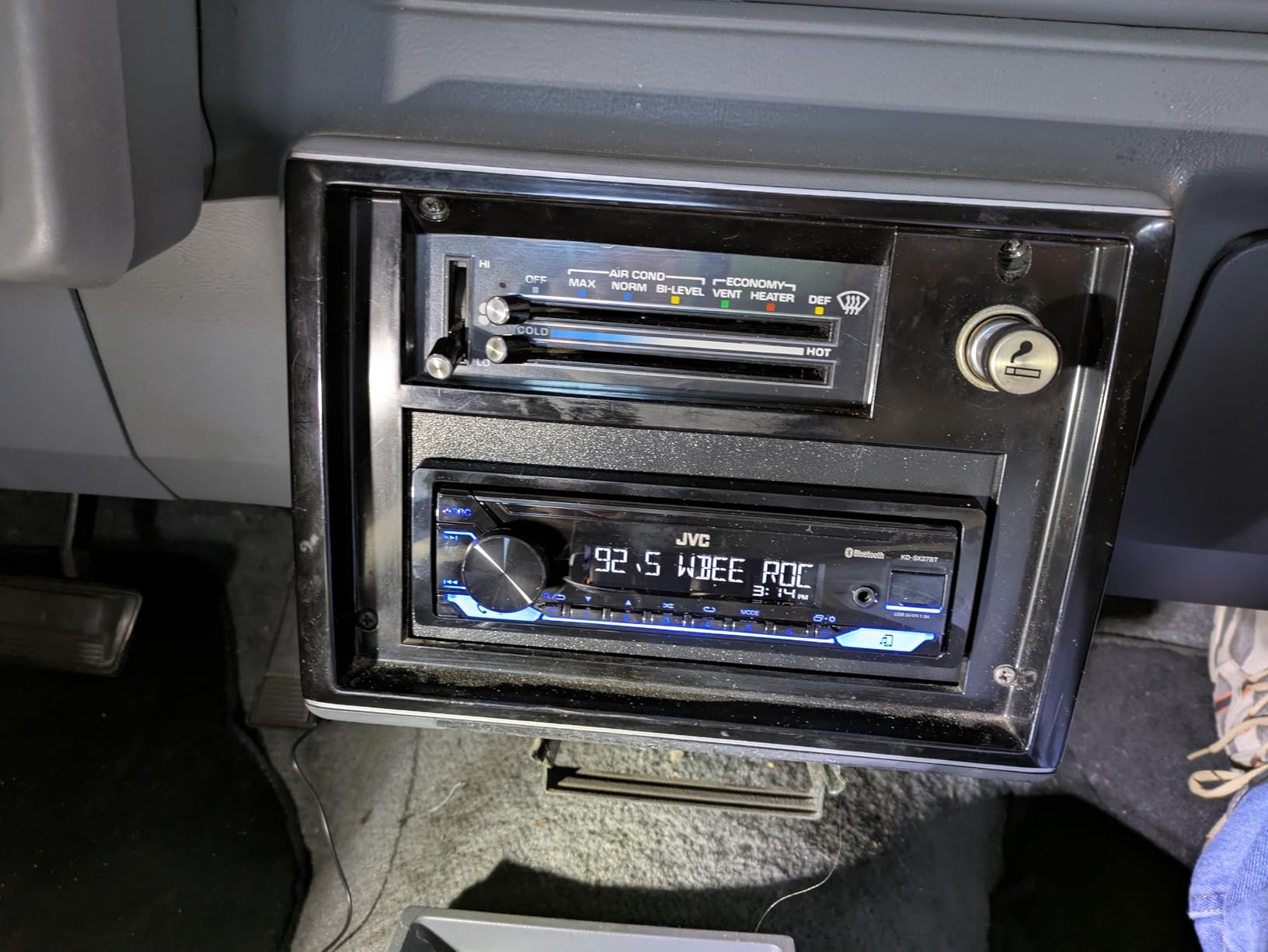 JVC KD-SX27BT Car Stereo with Bluetooth, 100W Digital Media Receiver, 1.5A USB, Single DIN Head Unit with AM/FM Radio & AUX-in, iOS/Android JVC Remote App, 13-Band EQ, Dual Phone Connection customer photo 2