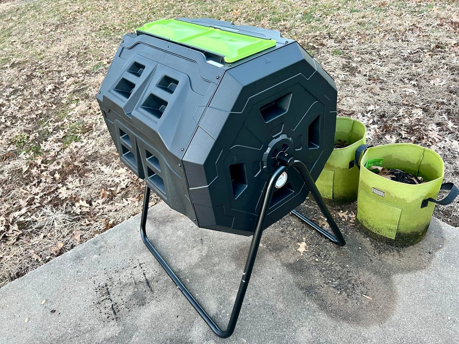 SQUEEZE master Large Compost Tumbler Bin - Outdoor Garden Rotating with Thermometer -Automatic Temperature Measurement-Sturdy Steel Frame - 43Gallon (2-21.5Gal)- Blue Door customer photo 2