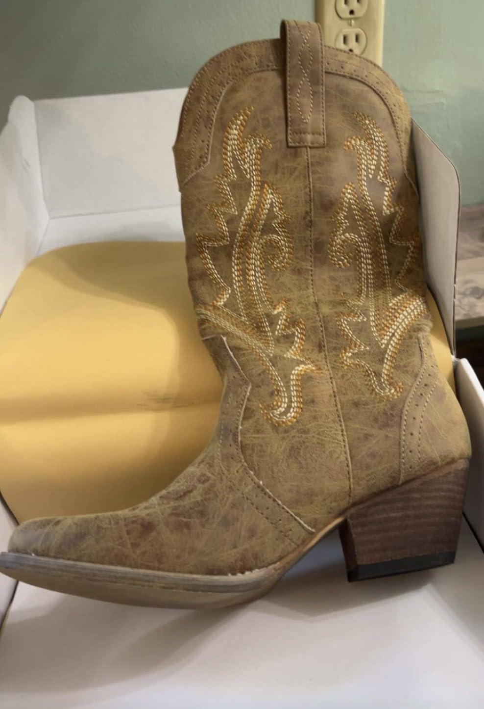 HISEA Rollda Cowboy Boots for Women, Cowgirl Boots, Comfortable Western Boots with Pointed Toe Stitched Embroidery for Country Concert Dancing Wedding Traveling Daily Outfits customer photo 2