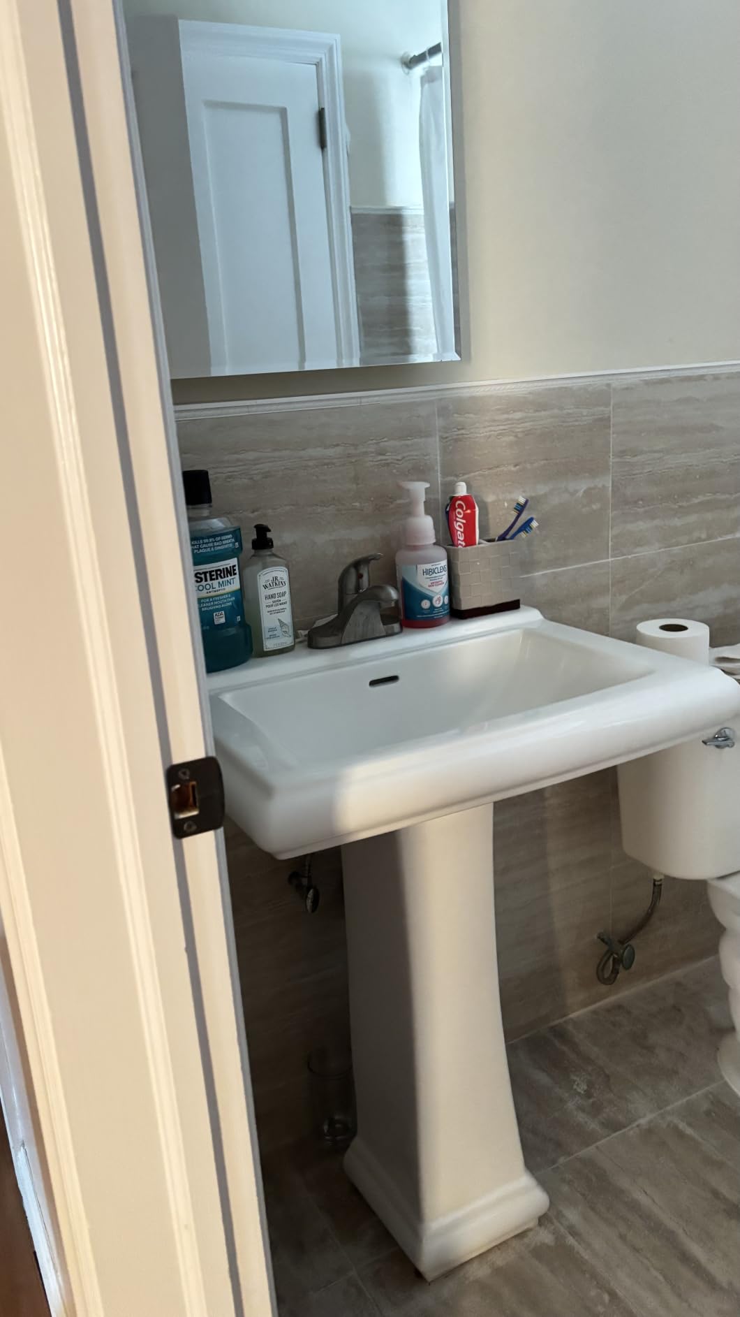 DeerValley Pedestal Bathroom Sink White 26