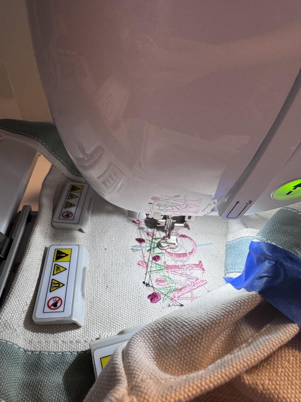 Brother SE2000 Sewing and Embroidery Machine Computerized customer photo 1