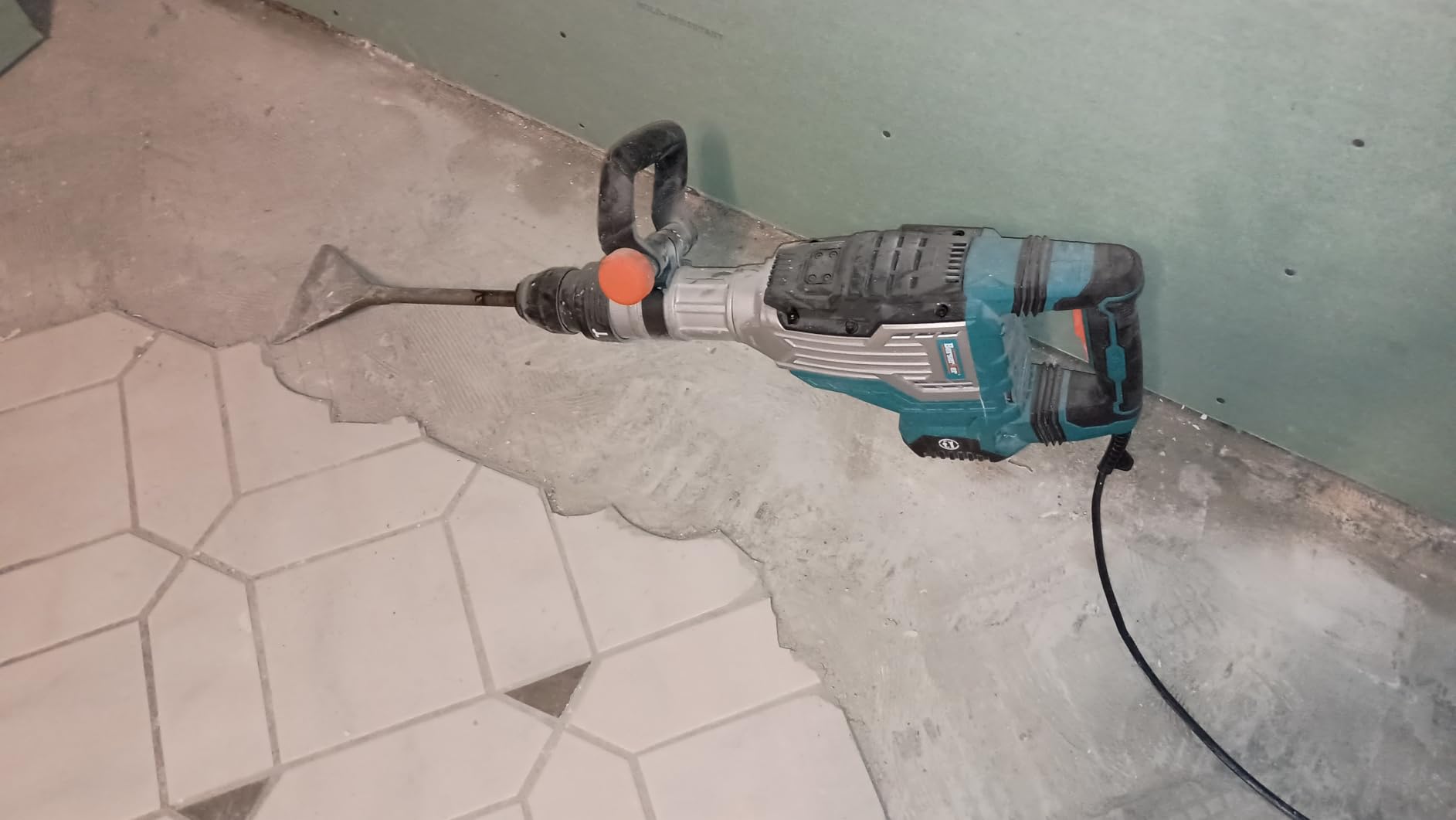Berserker 1700W 25-Pound SDS-Max Demolition Jack Hammer 65H,14-Amp Corded customer photo 1