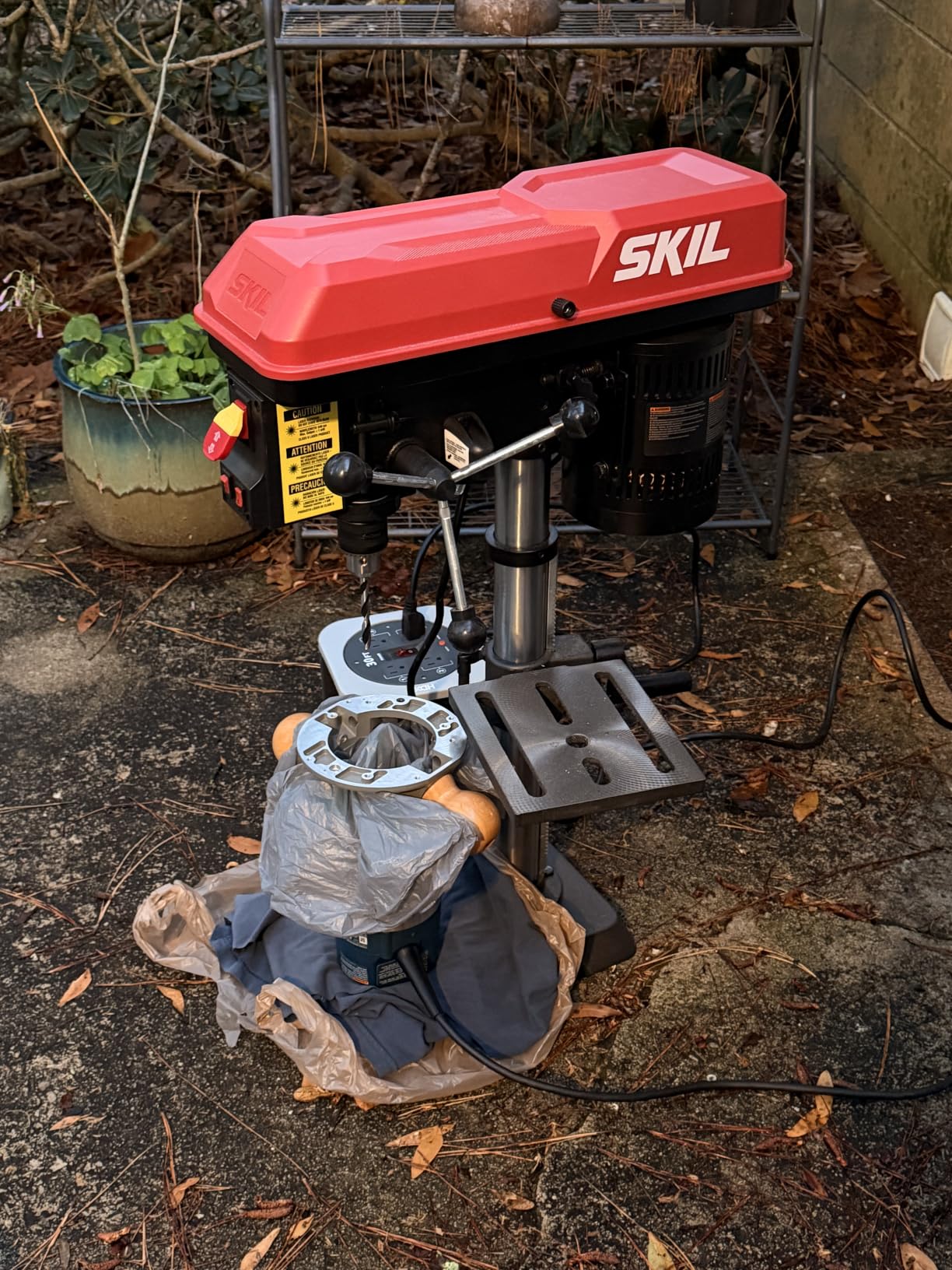 SKIL 6.2 Amp 10 In. 5-Speed Benchtop Drill Press with Laser Alignment & Work Light - DP9505-00 customer photo 2