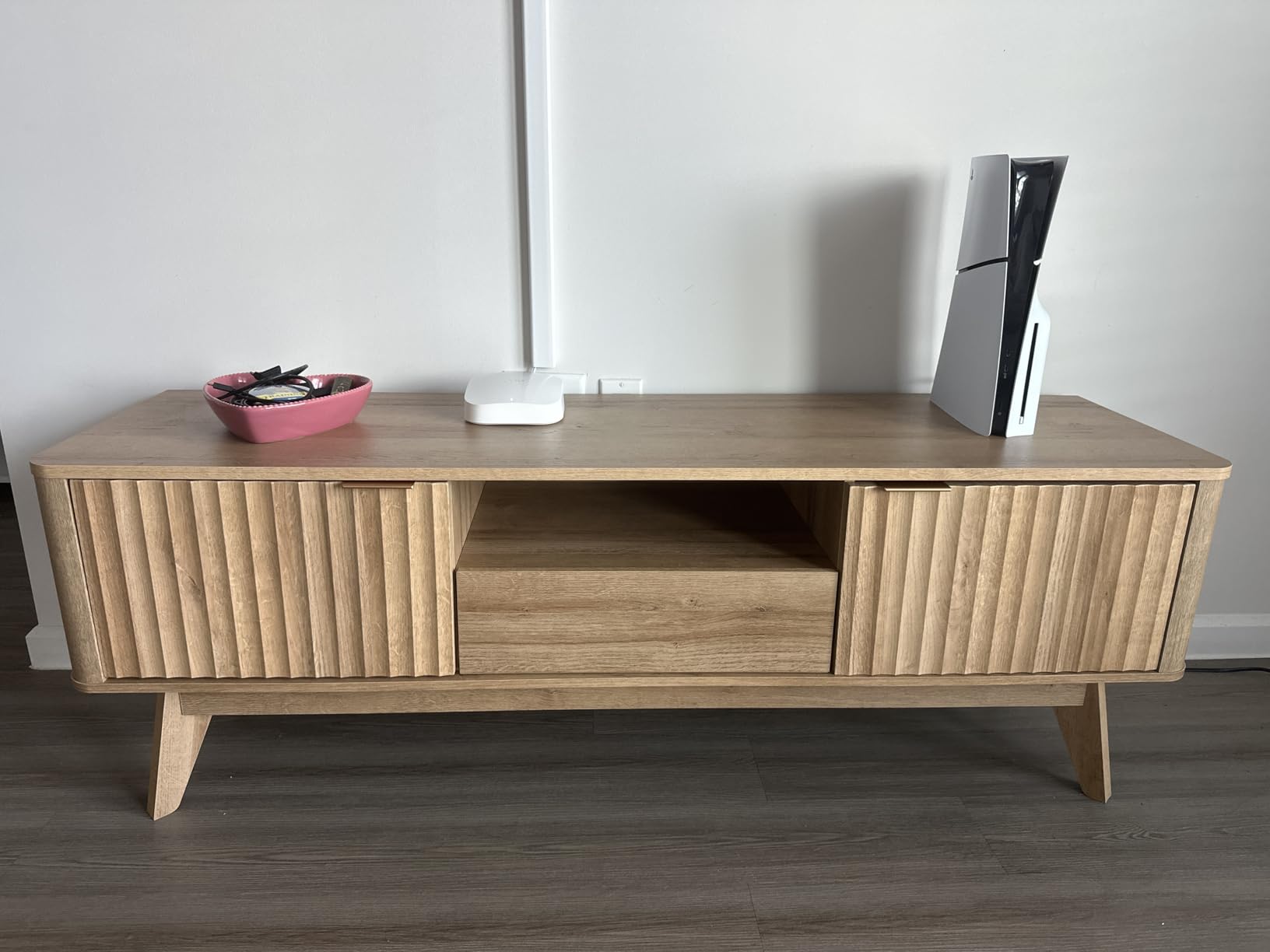 mopio Norwin TV Stand, Rustic Modern Industrial Television Stand for 60/65/70 inch TV, Fluted Entertainment Center with Storage, Wood Media Console Credenza Cabinet Table (Oak 64
