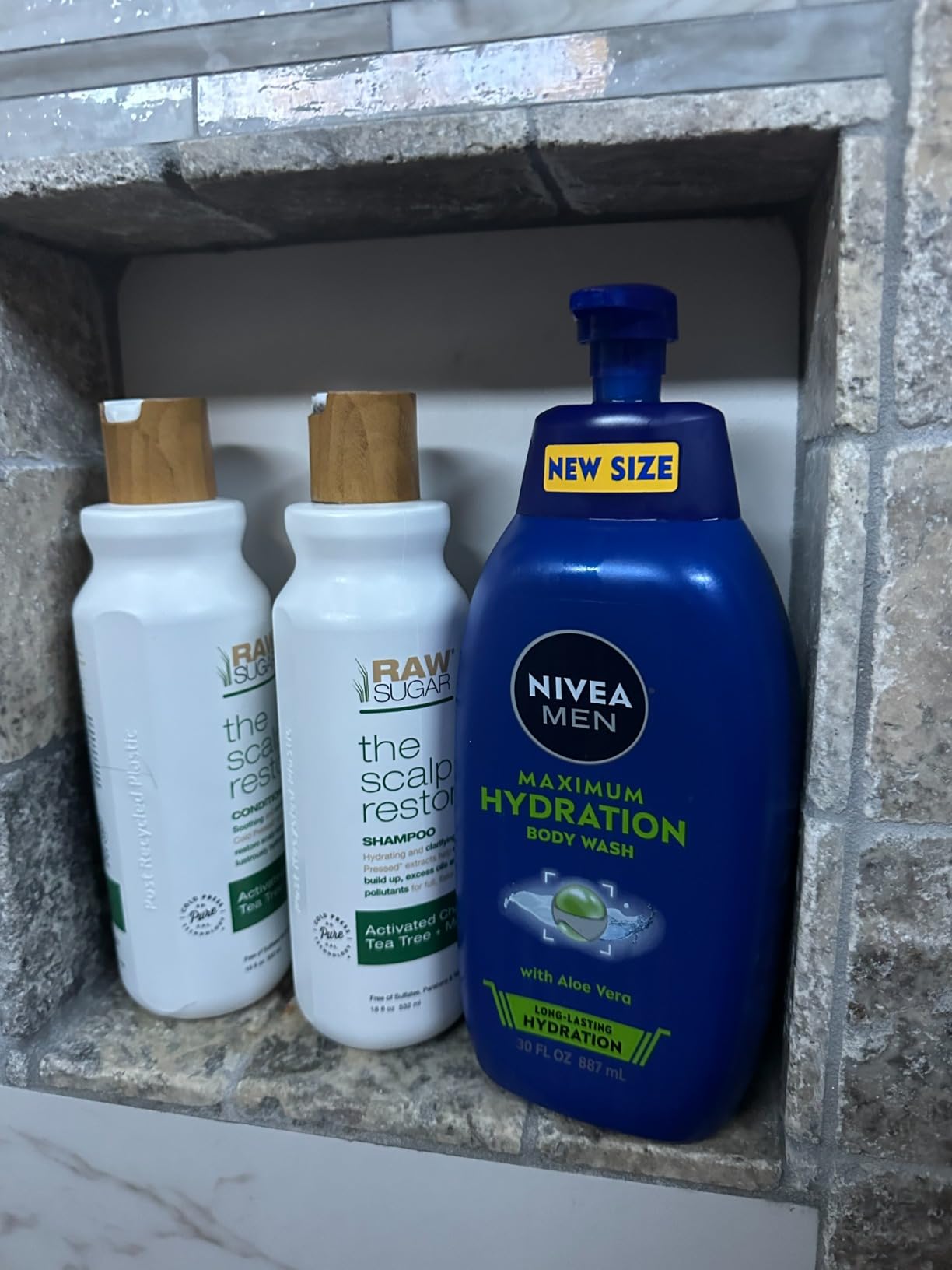 Nivea Men Maximum Hydration Body Wash for Dry Skin, Aloe Vera Enriched, 3-in-1 Moisturizing Body Wash, Face and Hair, Paraben Free, Vegan Formula, 30 Fl Oz Bottle customer photo 2