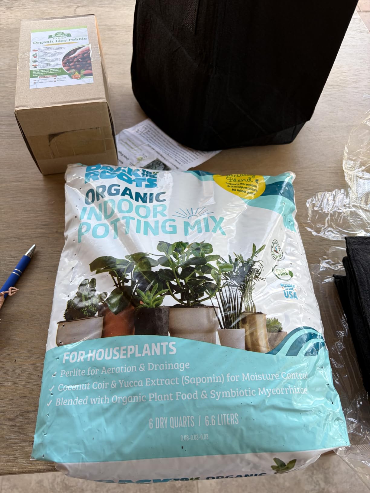 Back to the Roots 100% Organic Indoor Potting Mix (6 Quart), Promotes Healthy Houseplant Growth, Made in The USA customer photo 1