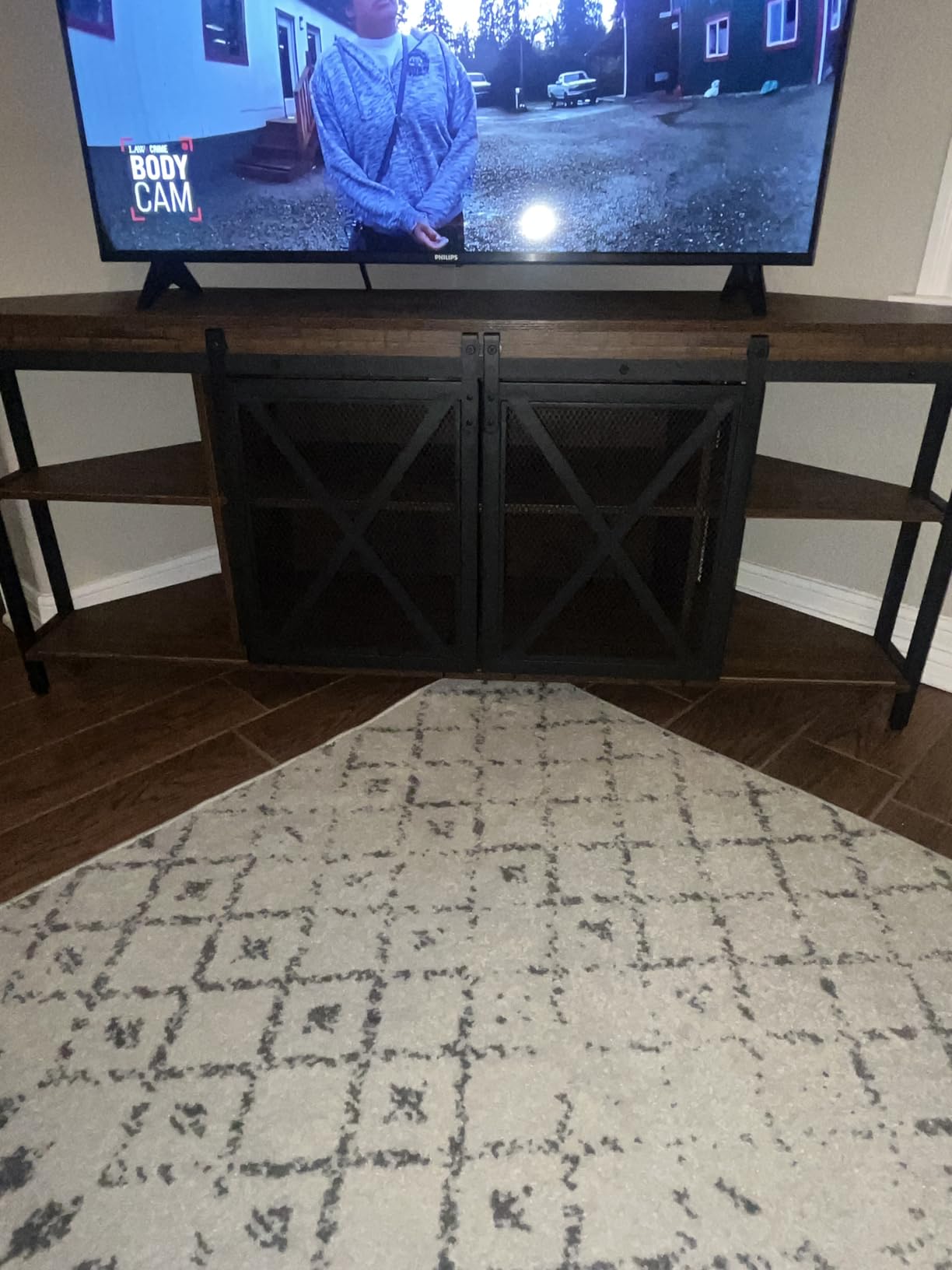 HOMISSUE Corner TV Stand for 55 Inch TV, Rustic Corner Entertainment Center with Storage, Industrial Media Console Table with Sliding Barn Door, Entertainment Center for Living Room, Brown customer photo 2