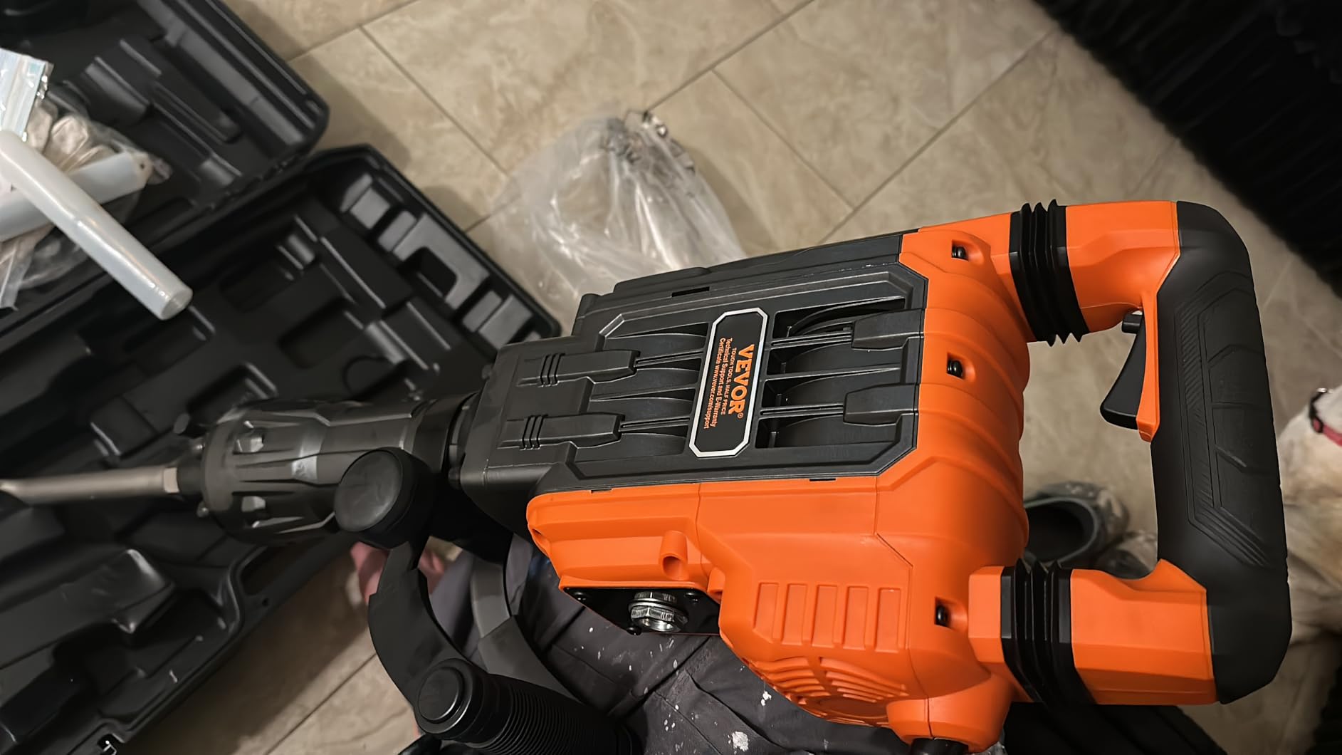 VEVOR Demolition Jack Hammer, 3500W Jack Hammer Concrete Breaker 1900 BPM Heavy Duty Electric Jack Hammer, 2pcs Chisel w/Gloves & 360°C Swiveling Front Handle for Trenching and Breaking Holes customer photo 1