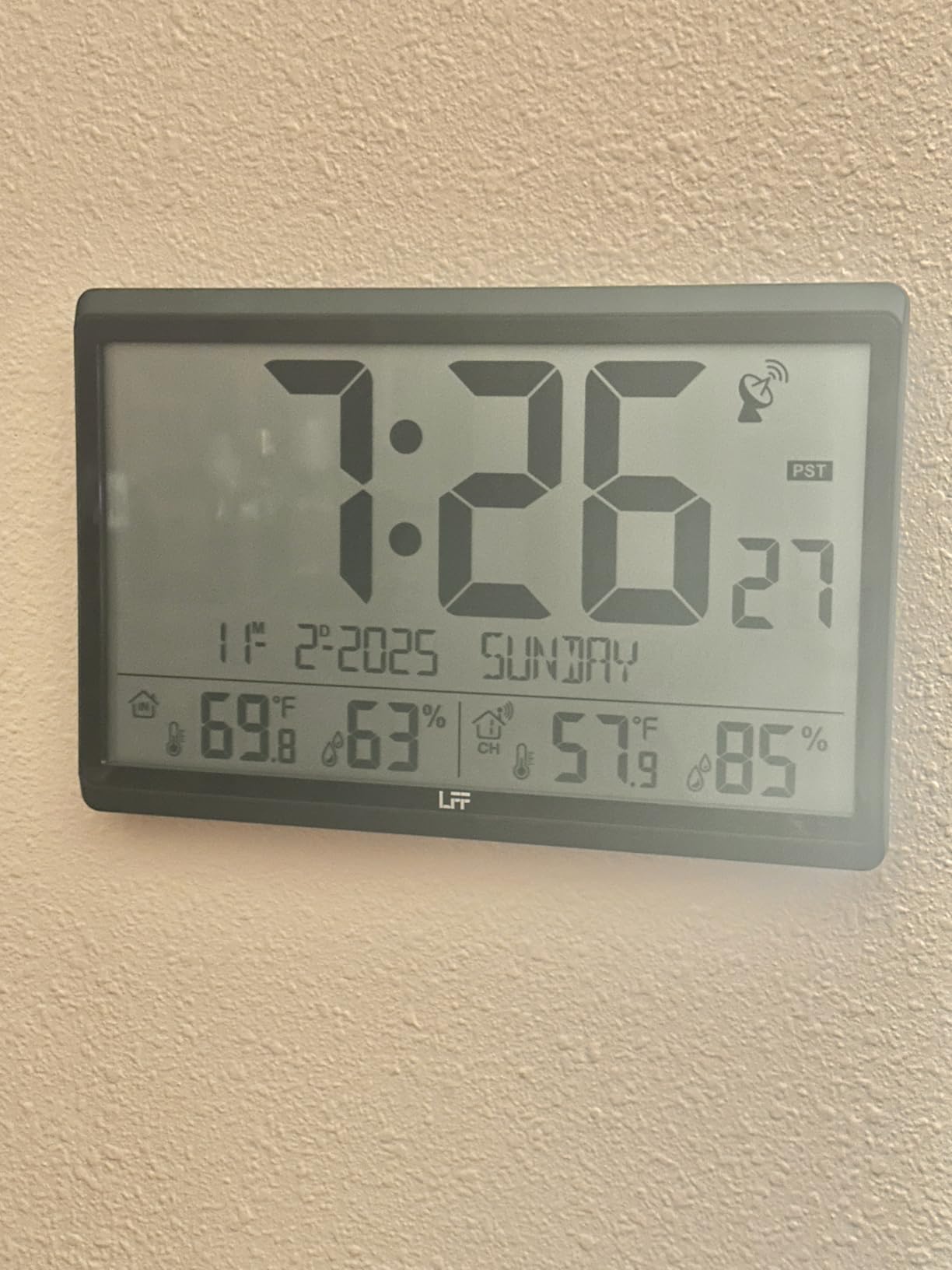LFF Atomic Clock/Never Needs Setting, Digital Wall Clock with Indoor Outdoor Temperature & Humidity, Battery Operated, Wireless Outdoor Sensor, Atomic Wall Clock with 4.5
