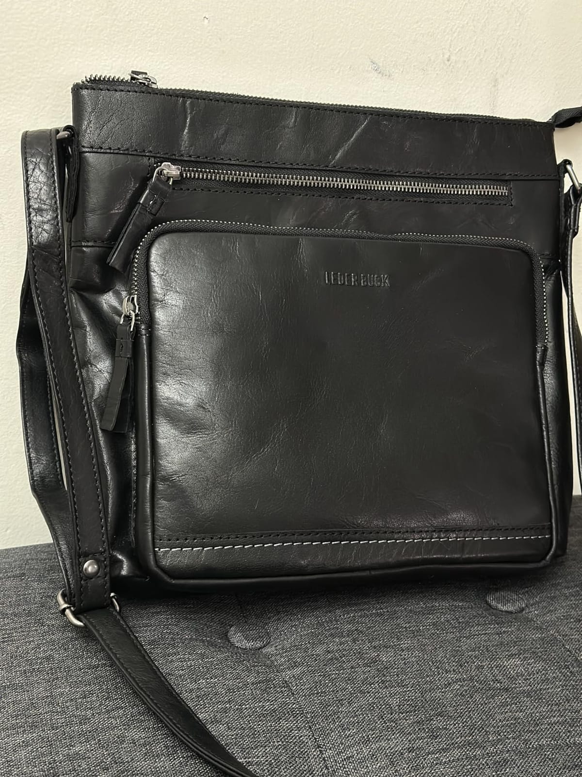 LEDERBUCK Olga Women's Extra-Large Genuine Leather Crossbody Purse – Soft Triple-Zip Shoulder Bag customer photo 1