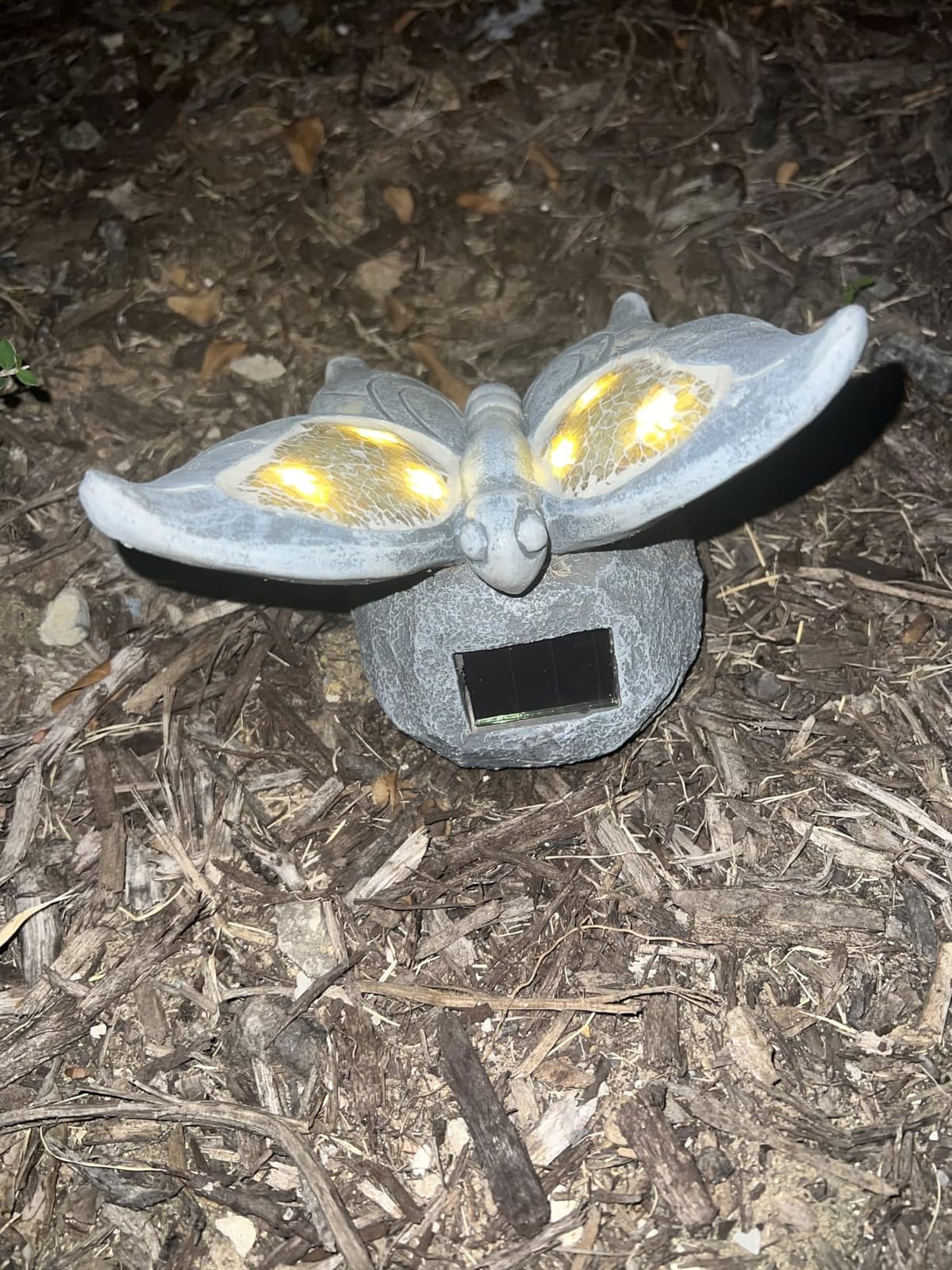 Rezpuao Garden Statue Dragonfly,Solar Dragonfly Decor for Outdoor,Resin Dragonflies Figurine with Solar Light for Patio,Balcony,Yard,Lawn Ornament,Perfect Garden Gift customer photo 1