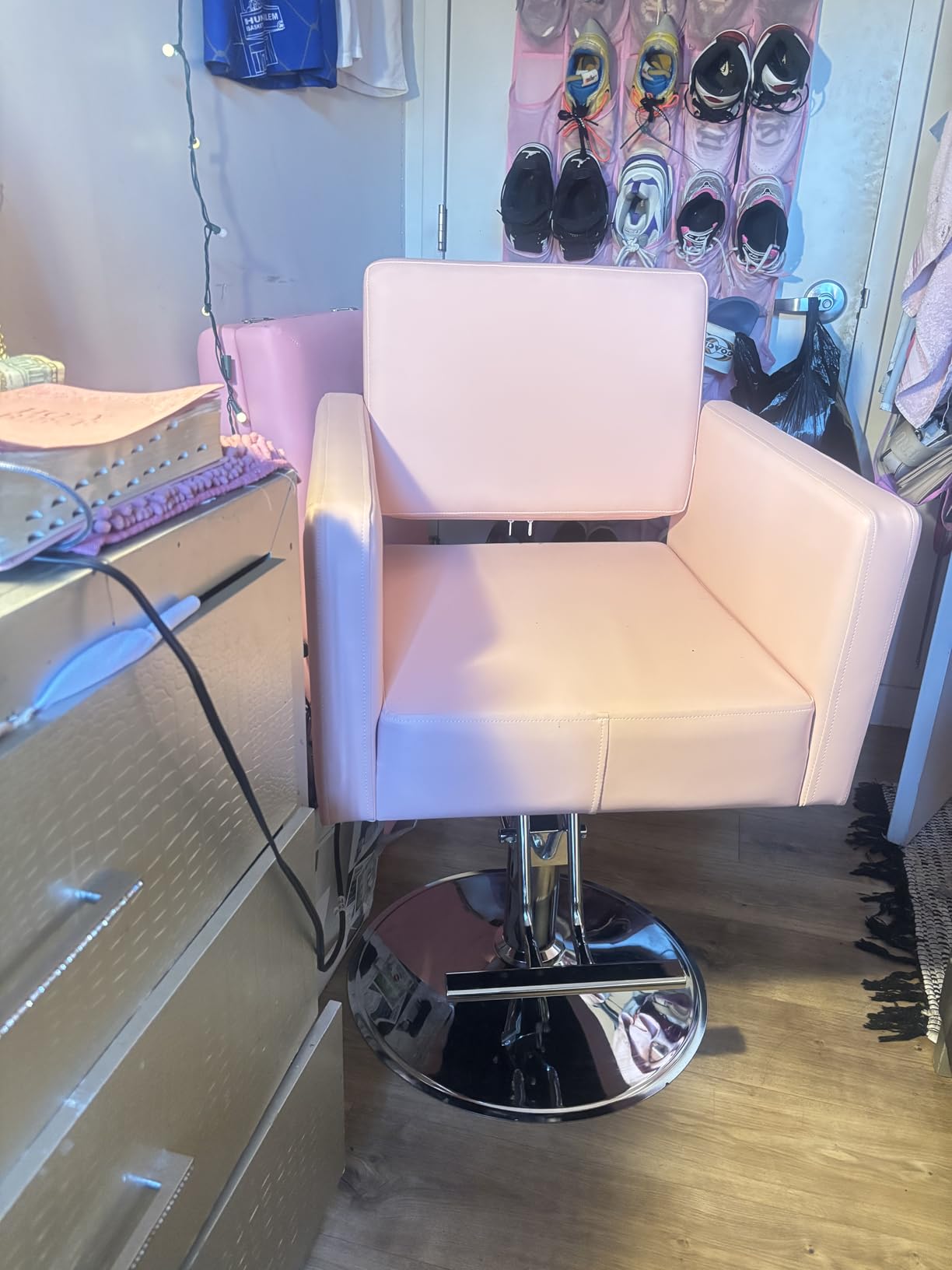 LOUVIXA Barber Salon Chairs for Hair Stylist, Height Adjustable Hydraulic Salon Chair, 360 Degrees Rotation, Multi-Function Shampoo Chair for Home Barbershop, Pink customer photo 2