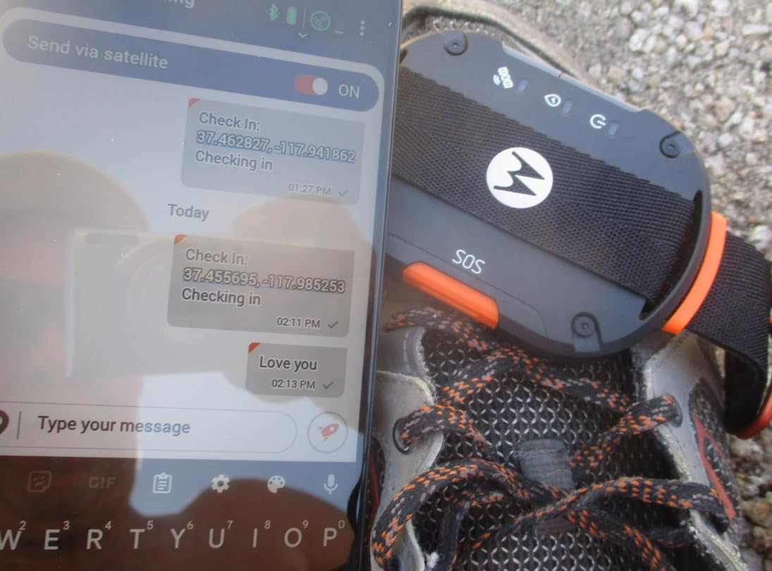 Motorola Defy Satellite Link - Rugged Handheld GPS Communicator, Two-Way Global SMS Text Messenger, Emergency SOS Alerting - Android iOS Compatible customer photo 1