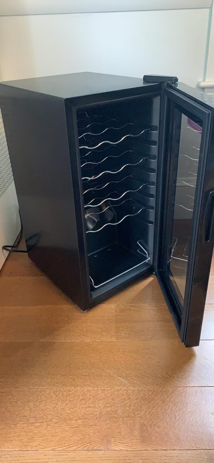 NutriChef PKCWCDS275 Dual-Zone Wine Cooler, 27-Bottle Refrigerator, Digital Touch Button Control with Air Tight Seal, Adjustable Temp 41-64F, Freestanding Cooler, Black customer photo 1
