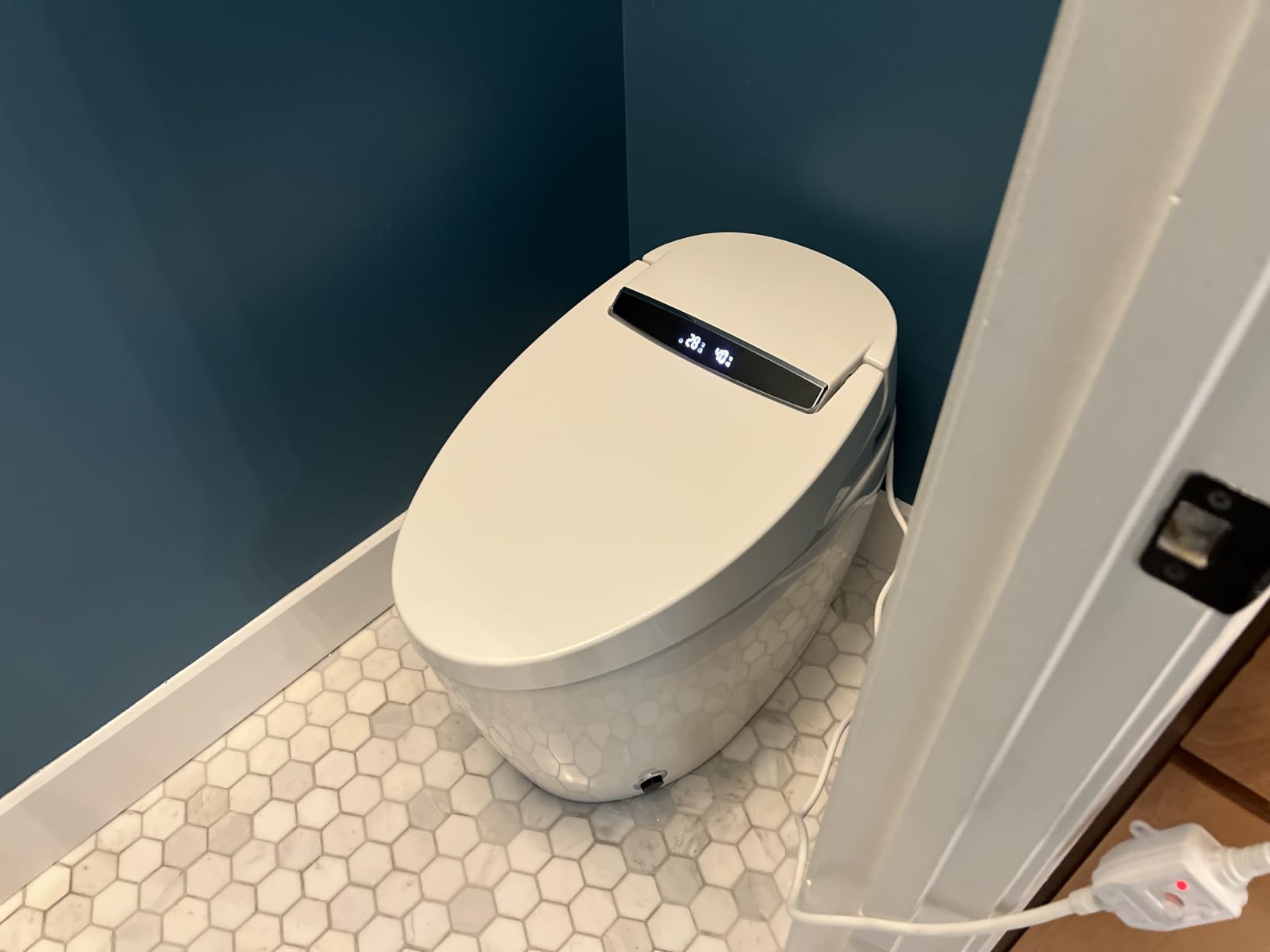 LOUPUSUO Smart Toilet with Bidet Built In with Warm Water Sprayer and Dryer | Foot Sensor Operation,Heated Seat toilet with LED Display for Bathroom,Auto Dual Flush customer photo 2