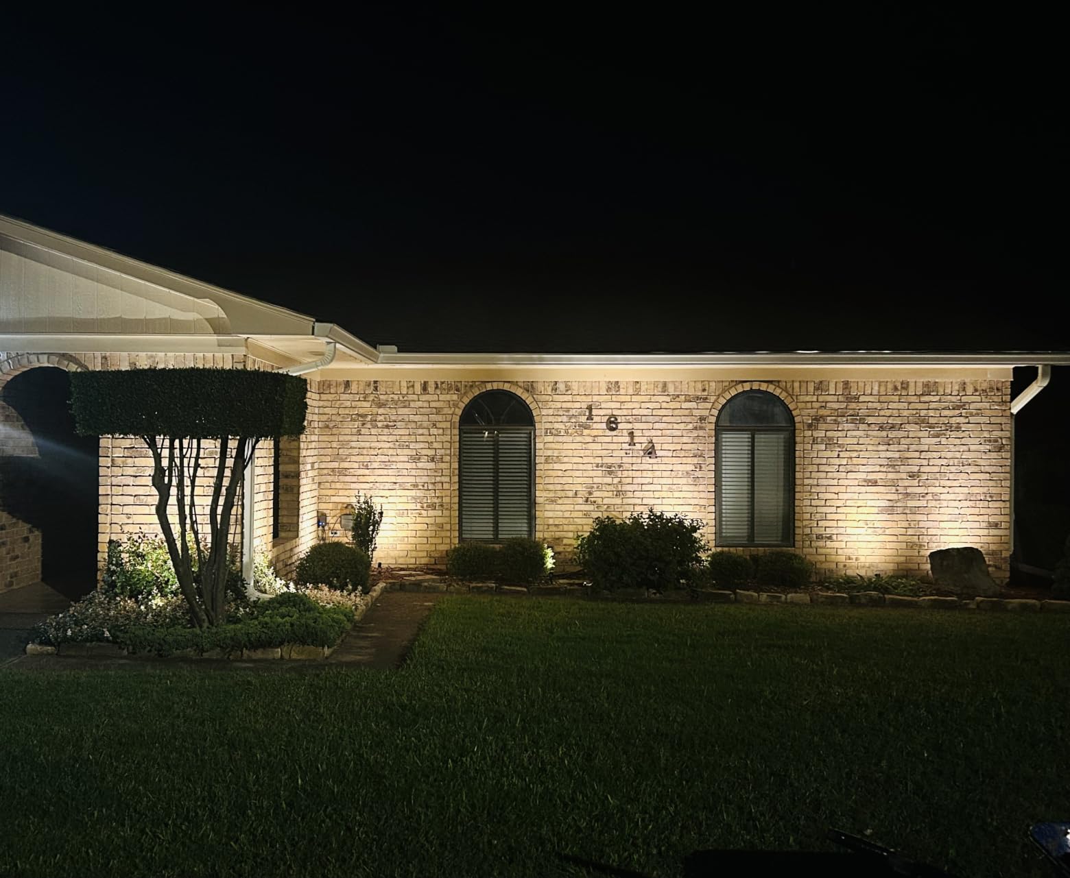 SUNVIE All-in-One Low Voltage Landscape Lighting Kit, Dusk to Dawn, 8 PCS customer photo 2
