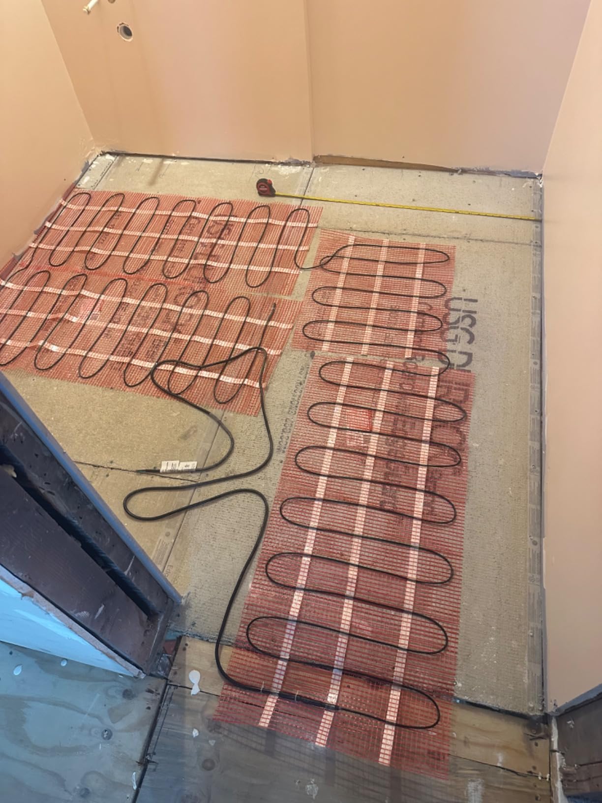 VEVOR Floor Heating Mat,100Sq.ft. 14℉-113℉ Electric Radiant Floor Heated Warm System with Digital Floor Sensing Thermostat, 110-120V Includes Installation Monitor, Adhesive Back for Easy Installation customer photo 1
