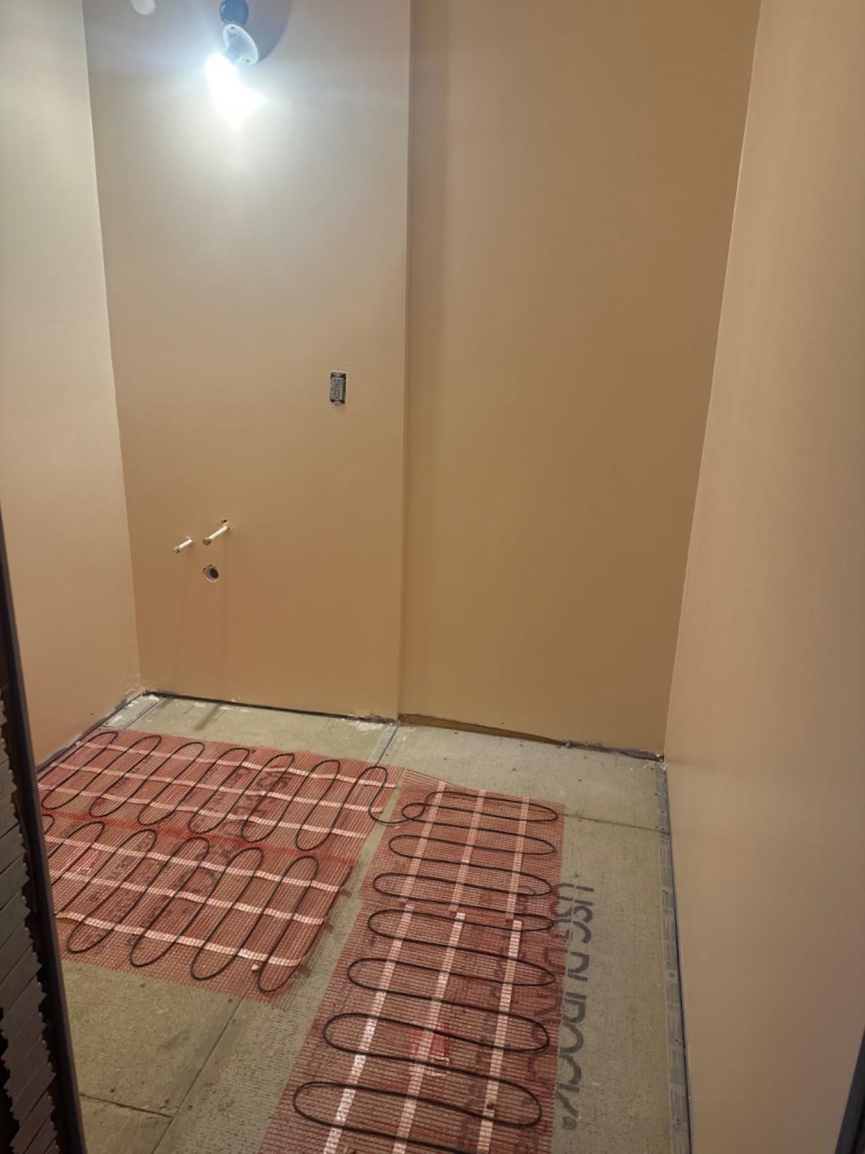 VEVOR Floor Heating Mat,100Sq.ft. 14℉-113℉ Electric Radiant Floor Heated Warm System with Digital Floor Sensing Thermostat, 110-120V Includes Installation Monitor, Adhesive Back for Easy Installation customer photo 2