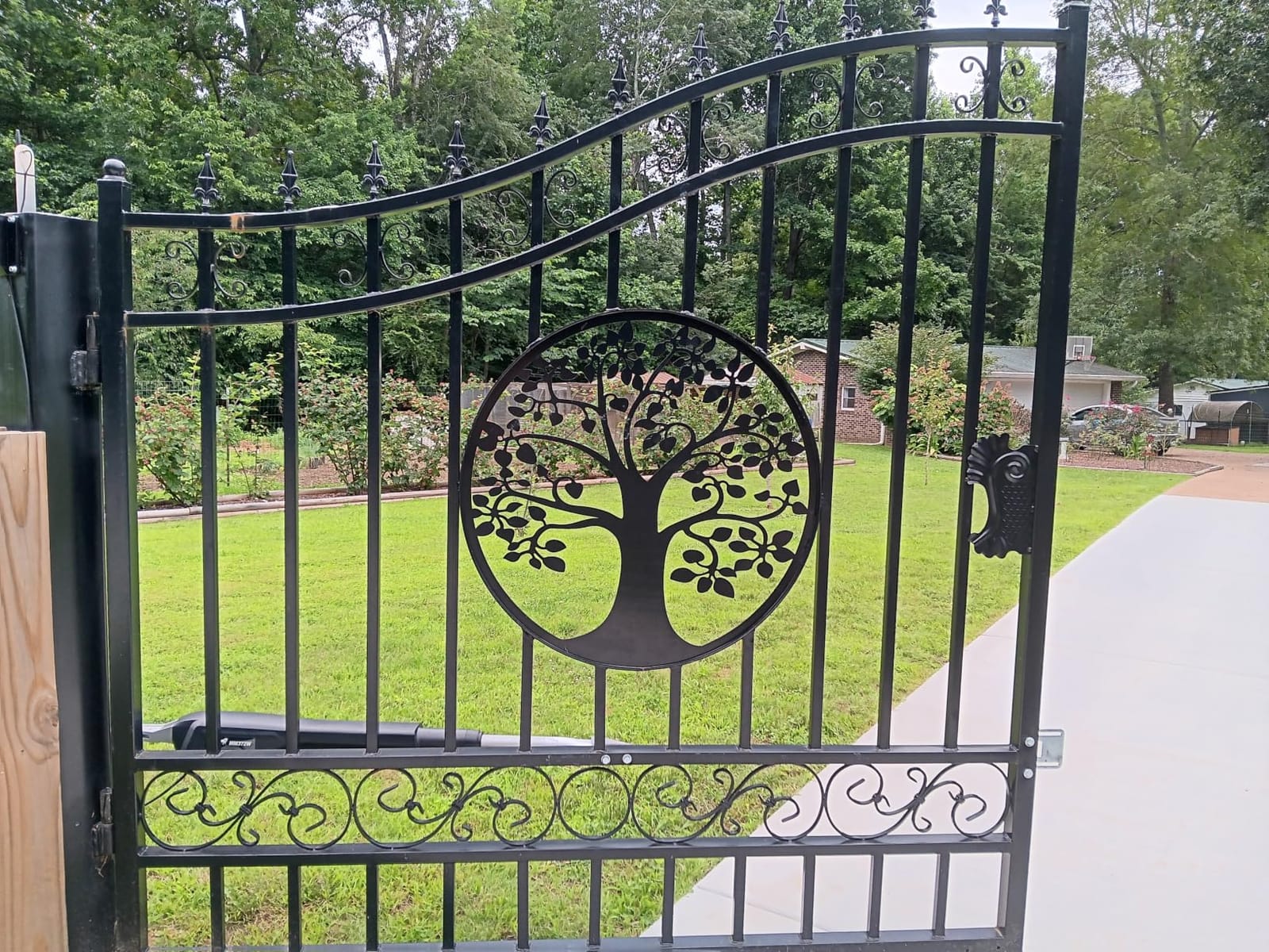 Chery Industrial 14×8 FT Outdoor Dual Swing Driveway Gate with Deer Pattern customer photo 2