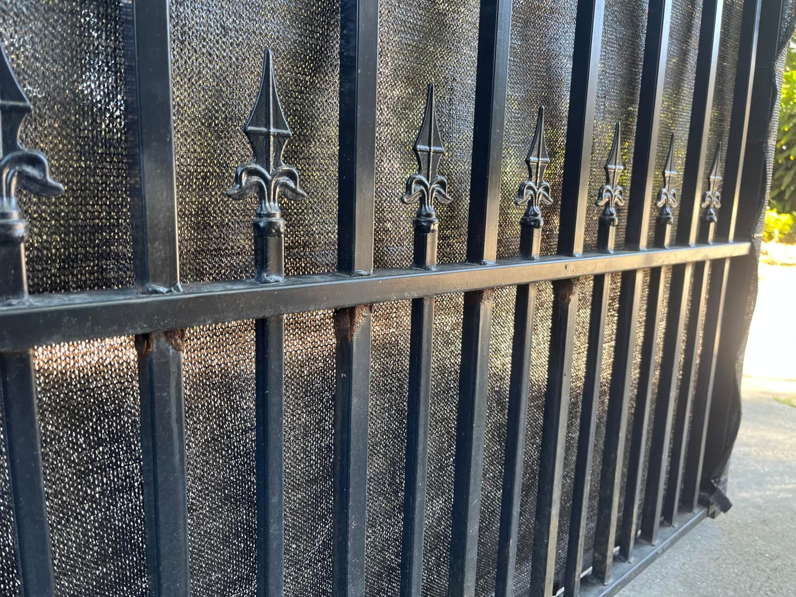 ALEKO Dual Swing Driveway Gate (18x6 Prague) DG18PRAD customer photo 2