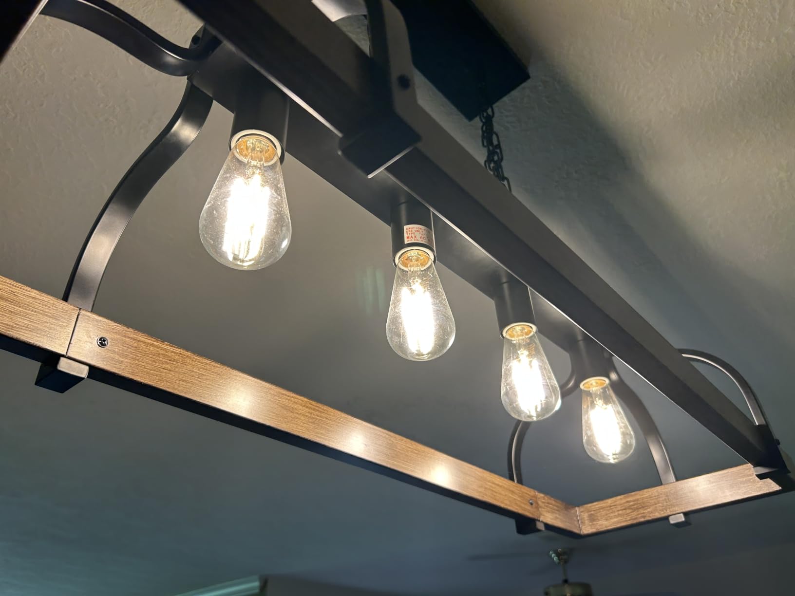 WUZUPS 5-Light Metal Chandelier Imitation Wood Grain Linear Pendant Ceiling Lighting Rustic Farmhouse Fixture Kitchen Island Dining Room, H 8.5