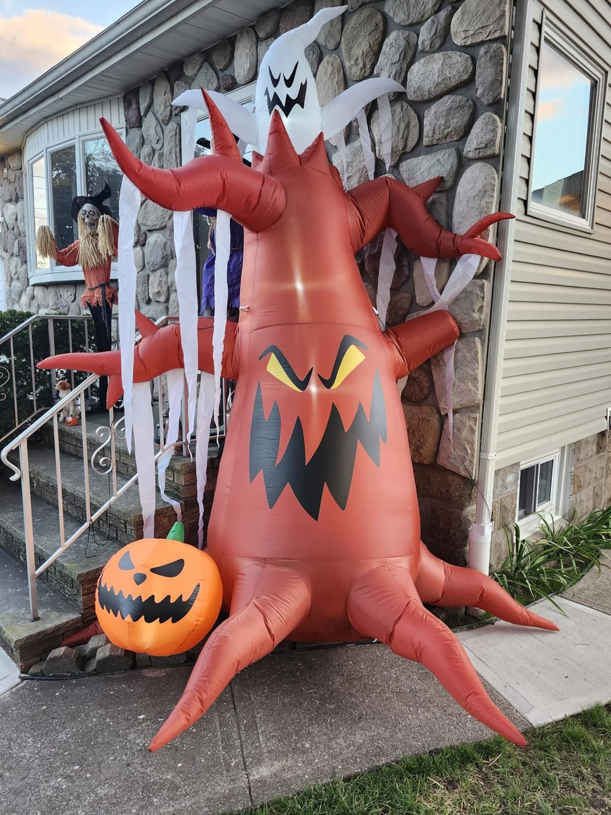 GOOSH 10 FT Halloween Inflatables Tree Outdoor Decorations Blow Up Yard Scary Dead Tree with Pumpkin and Ghost with Built-in LEDs for Garden Lawn Indoor Party Decor customer photo 2
