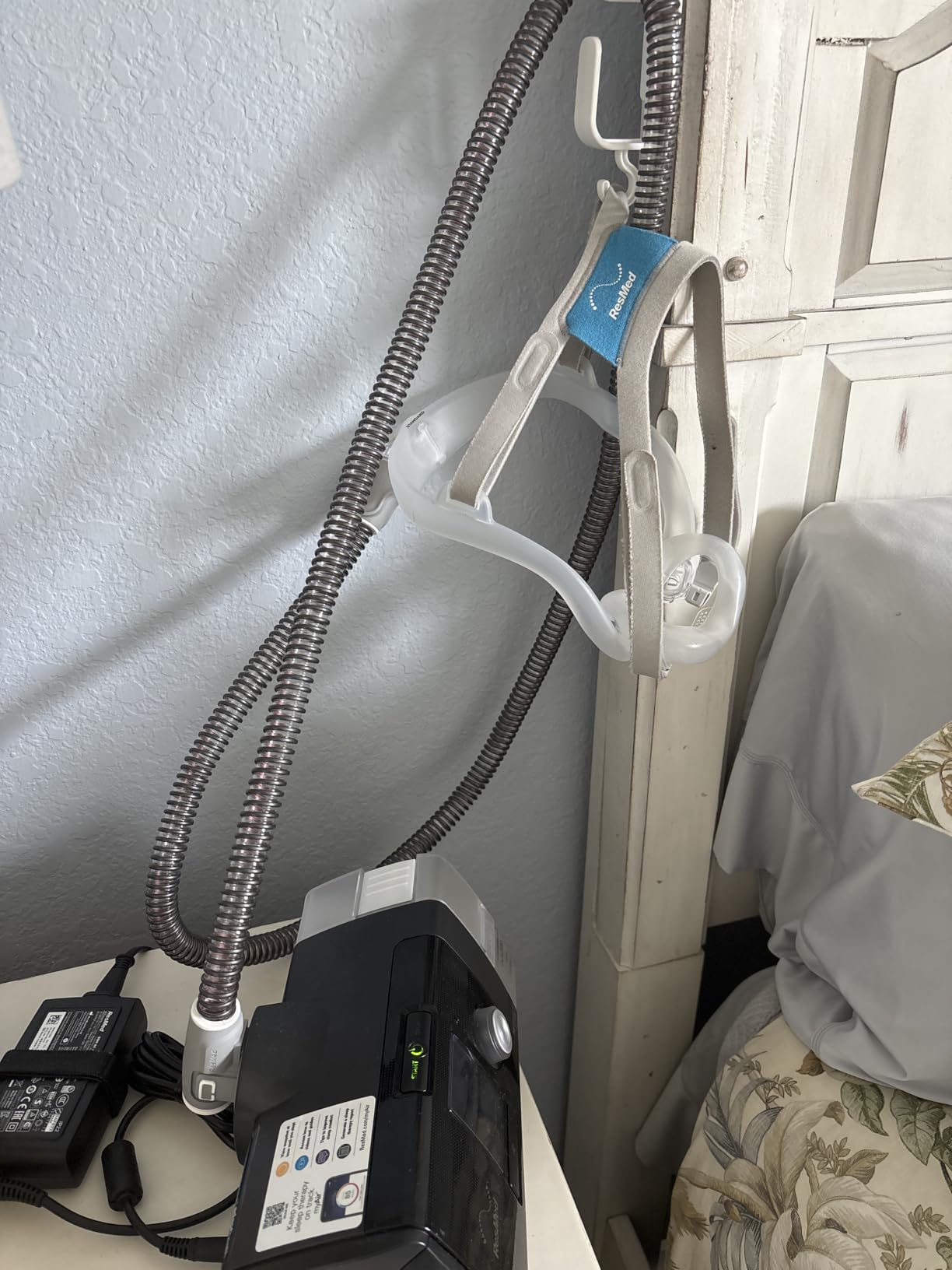 2 Pack CPAP Hose Holder for Bed, CPAP Hose Hanger for Tube & Mask with Anti-Unhook Feature Hose Organizer Avoids Hose Tangle and Help You Sleep Better CPAP Hook with Free Strips customer photo 2