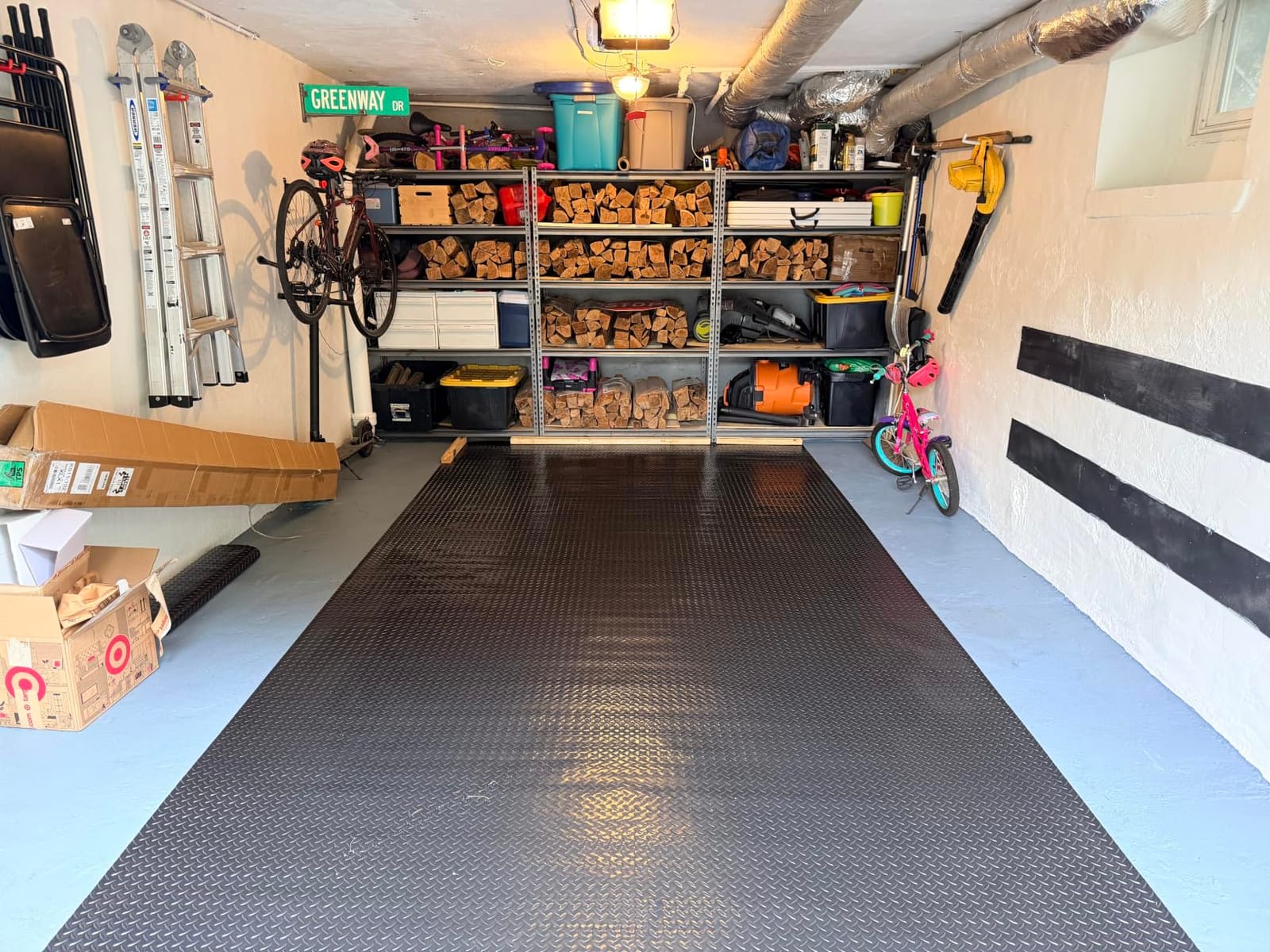 Grandroad auto 8x20 FT Garage Floor Mat, 2.8mm Thickened Flooring Roll for Under Car Diamond Plate PVC Rubber Mat with 20 Pcs Tapes, Non-Slip Floor Mat for Garage, Warehouse, Gyms, Trailer, Black customer photo 1