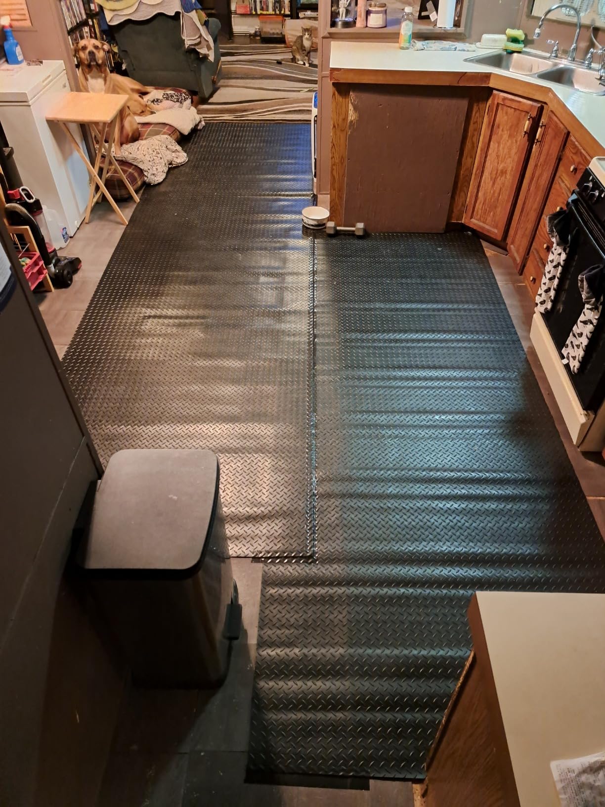 VEVOR Diamond-Plate Rubber Flooring Roll, 3 mm x 4 ft x 8 ft Floor Mat, SBR Rubber Roll, Easy to Clean, for Under Cars, Garage, Industry, Gym, Black customer photo 2