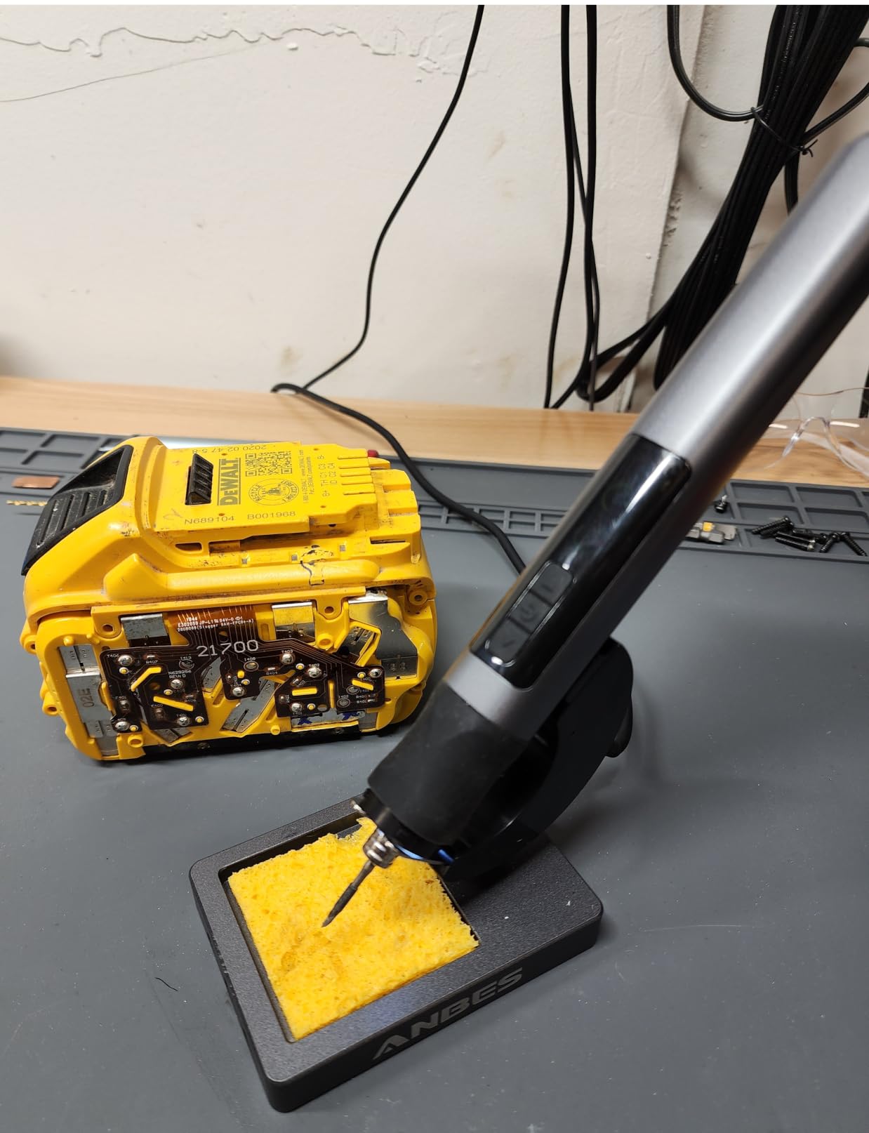 Cordless Soldering Iron Kit, 3s Fast Heat 75W-PD/30W-Battery customer photo 1