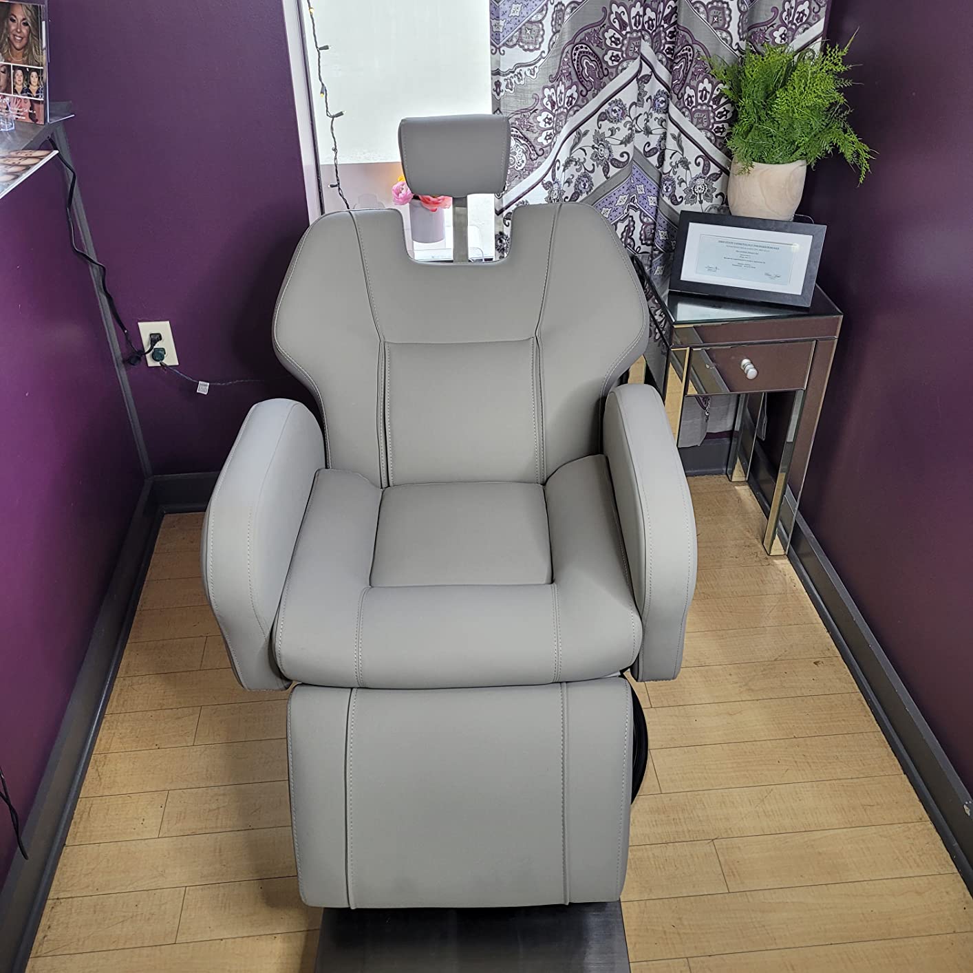 Baasha Black & Gold Reclining Barber Chair, All-Purpose Salon Chair for Hair Stylist with Soft PU Leather and Stable Round Base, Perfect for Braiding and Tattoo Use customer photo 1