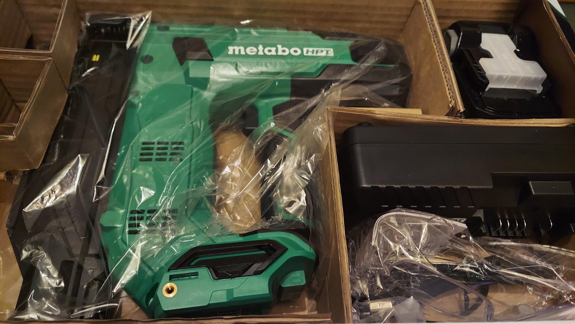 Metabo HPT Brad Nailer, 18 Gauge Cordless, 18V Kit, NT1850DG | 2.0Ah Lithium Ion Battery, Drives 5/8 to 2 Inch Nails, 700 Shots per Charge, Compact, MultiVolt Compatible customer photo 1