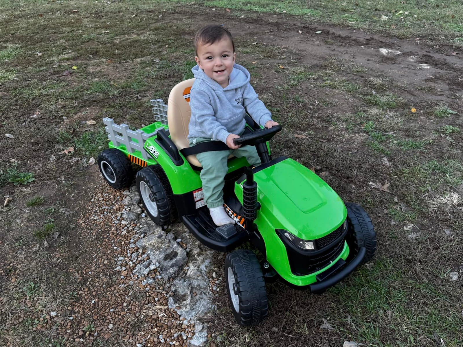 ARBELI 12V 7AH Kids Ride On Tractor w/Trailer & Remote Control, Green customer photo 1