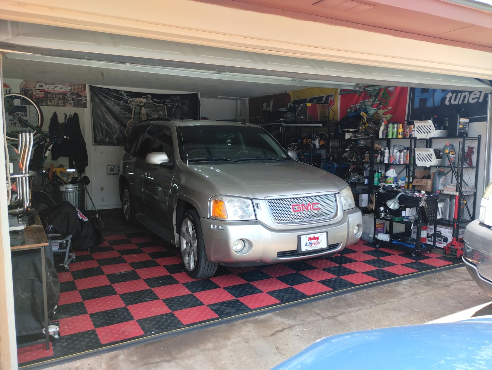VEVOR Garage Floor Tiles 12 x 12 x 0.53 inch, Interlocking Design Ease of Installation Double-Sided Texture Non-Slip Sturdiness, for Garages, Basements, Repair Shops, Black, 50 Pack | Easy Installation Double-Sided Texture Non-Slip Sturdiness, Premium PP for Garage, Basement, Repair Shop, Black customer photo 1
