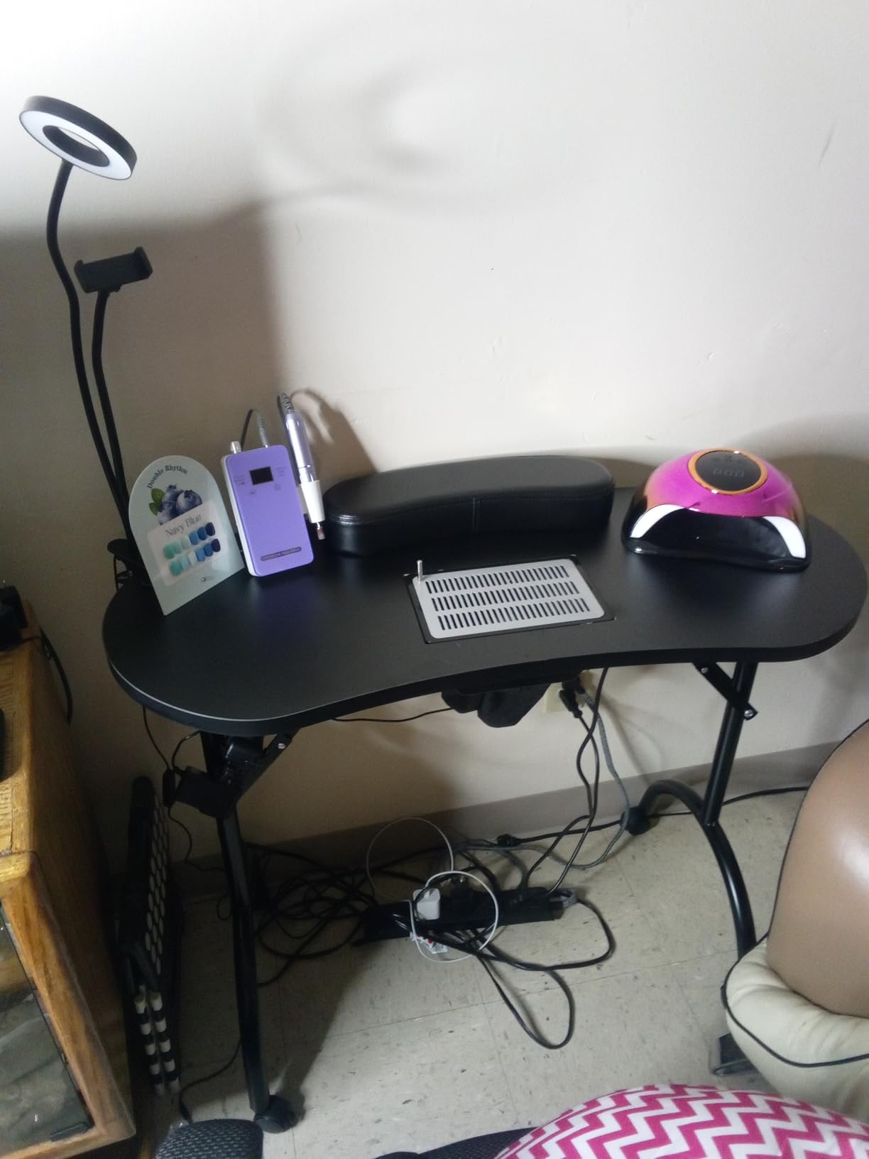 Faquenc Nail Table with Nail Dust Collector, Portable Nail Desk Rolling Manicure Table for Nail Tech Travel Nail Station Professional Foldable Nail Salon Table with Cacuum,Arm Rest,Lockable Wheels,Bag customer photo 1