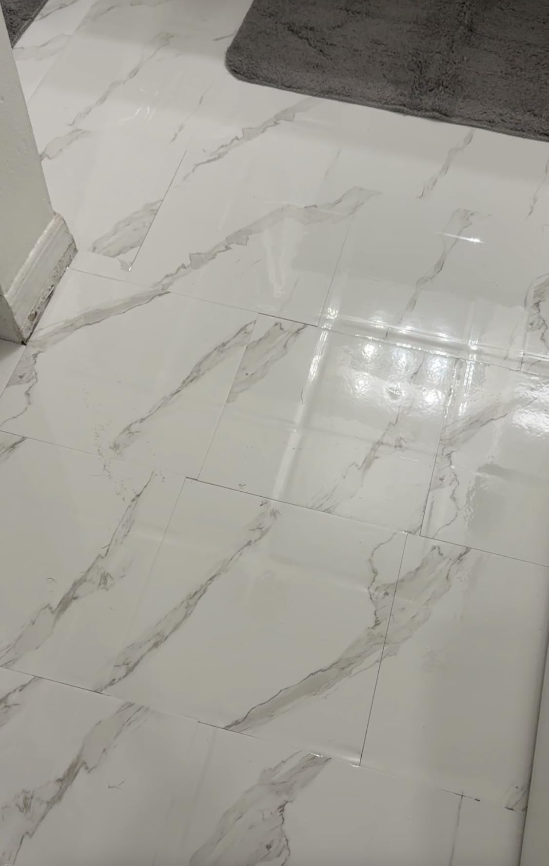Chejiaye 10pcs Marble Peel and Stick Backsplash Waterproof Washroom Wall Panels, Peel and Stick Tile, PVC Foam Wall Panels for Kitchen,Bathroom,Living Room,White and Grey(Not Real Tile,11.8