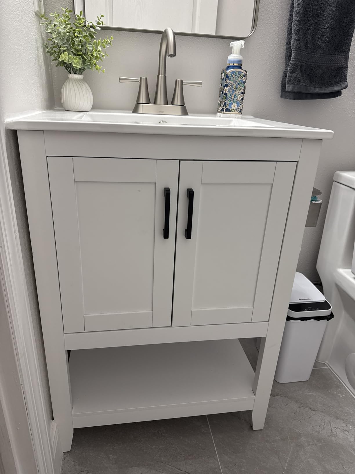 Yaheetech 24 Inch Freestanding Bathroom Vanity with Ceramic Sink, White customer photo 1