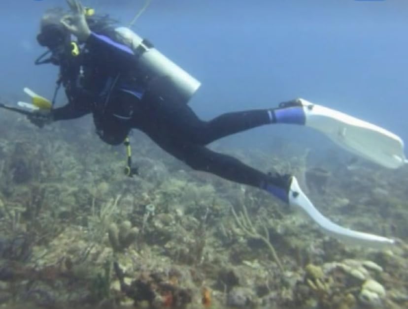 SCUBAPRO GO Travel Scuba Diving Fin for Snorkeling and Swimming, Open Heel Strap customer photo 1