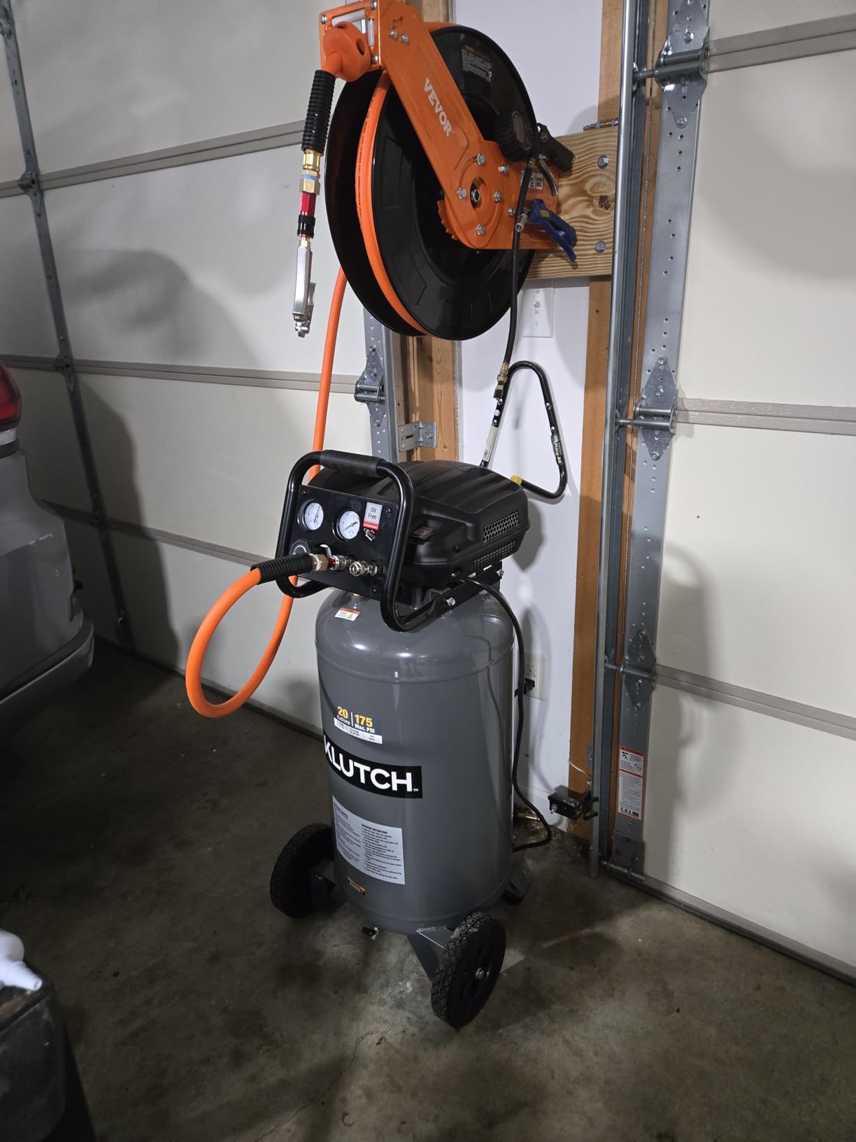 Klutch 20-Gallon Air Compressor, 2 HP, 120V, 175 PSI, 4.2 SCFM at 90 PSI customer photo 2