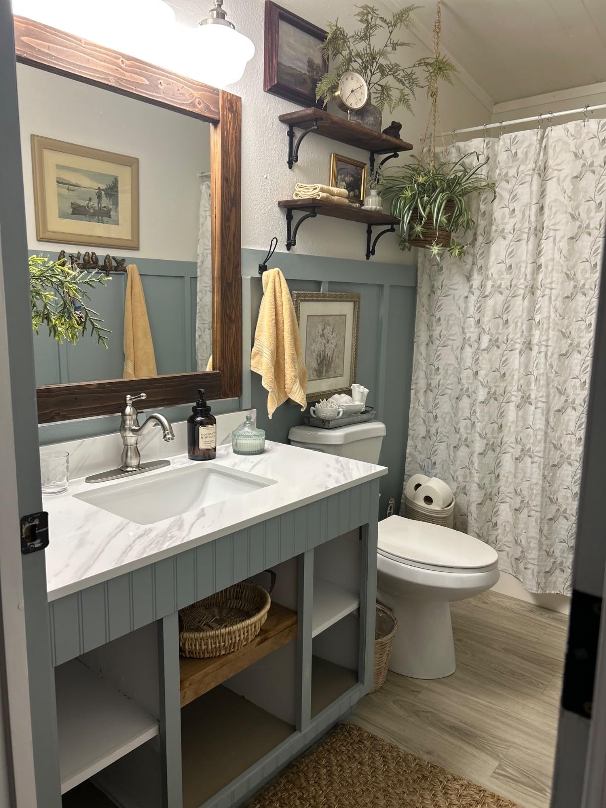 42 in. W x 22 in. D Vanity Top, Engineered Stone Vanity Top with Sink in Venice White, Rectangular Center Sink Top, 8 in. Faucet Hole Spacing and Backsplash Bathroom Sink Top customer photo 1