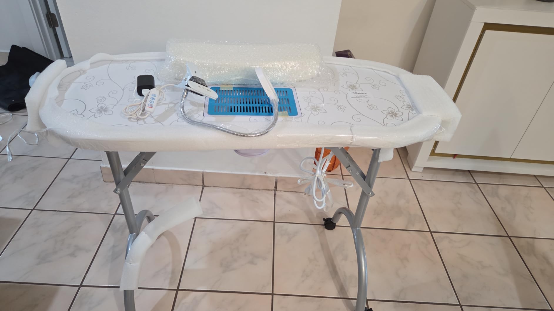 WELLHUT Nail Tech Table Vented Manicure Table w/LED Lamp, Dust Collector, Carry Bag & Soft Cushion, Portable Nail Tables w/Universal Mute Wheels for Nail Lovers Home Spa Beauty Salon customer photo 1