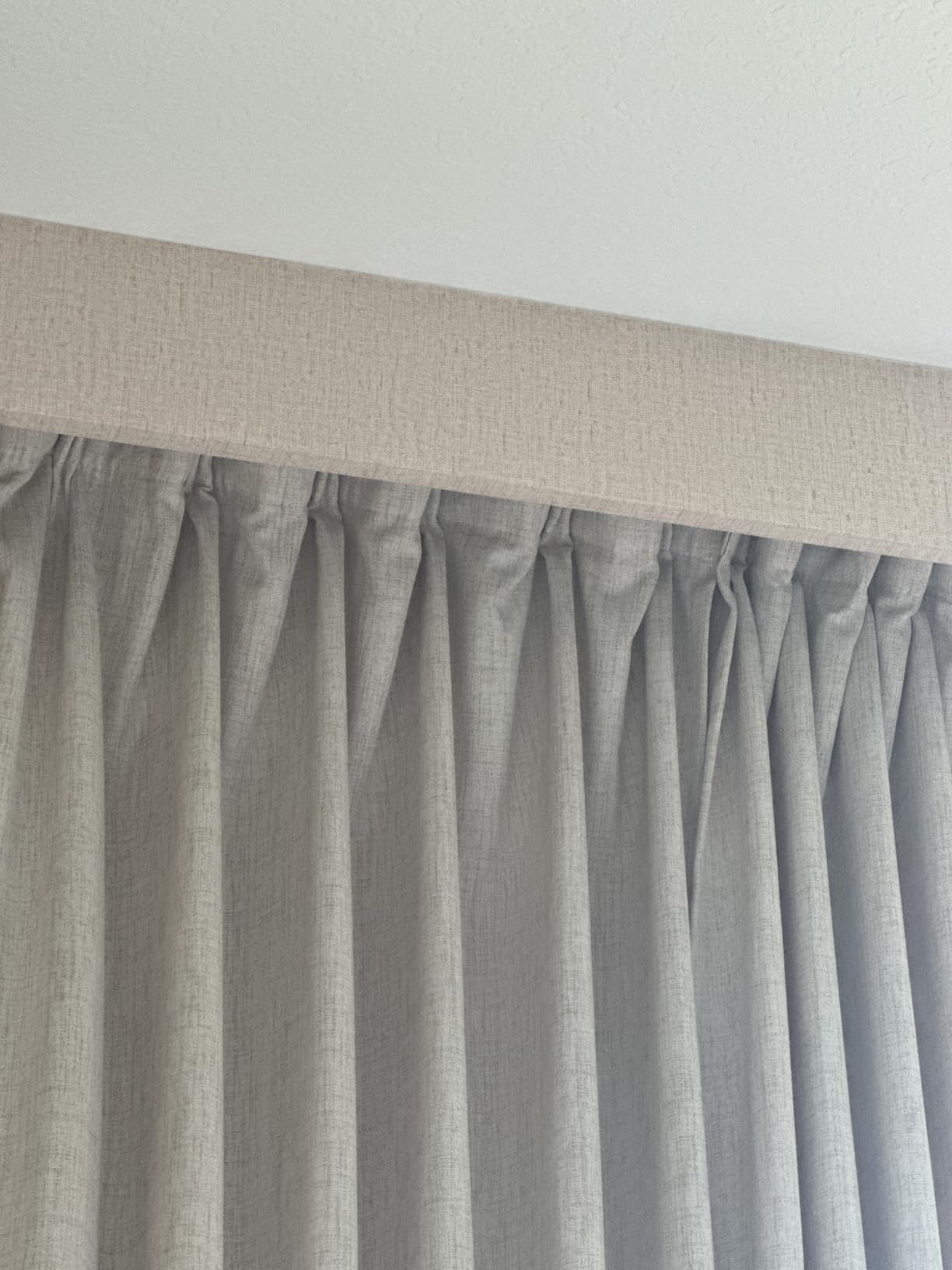 Beige Wallpaper Peel and Stick 472