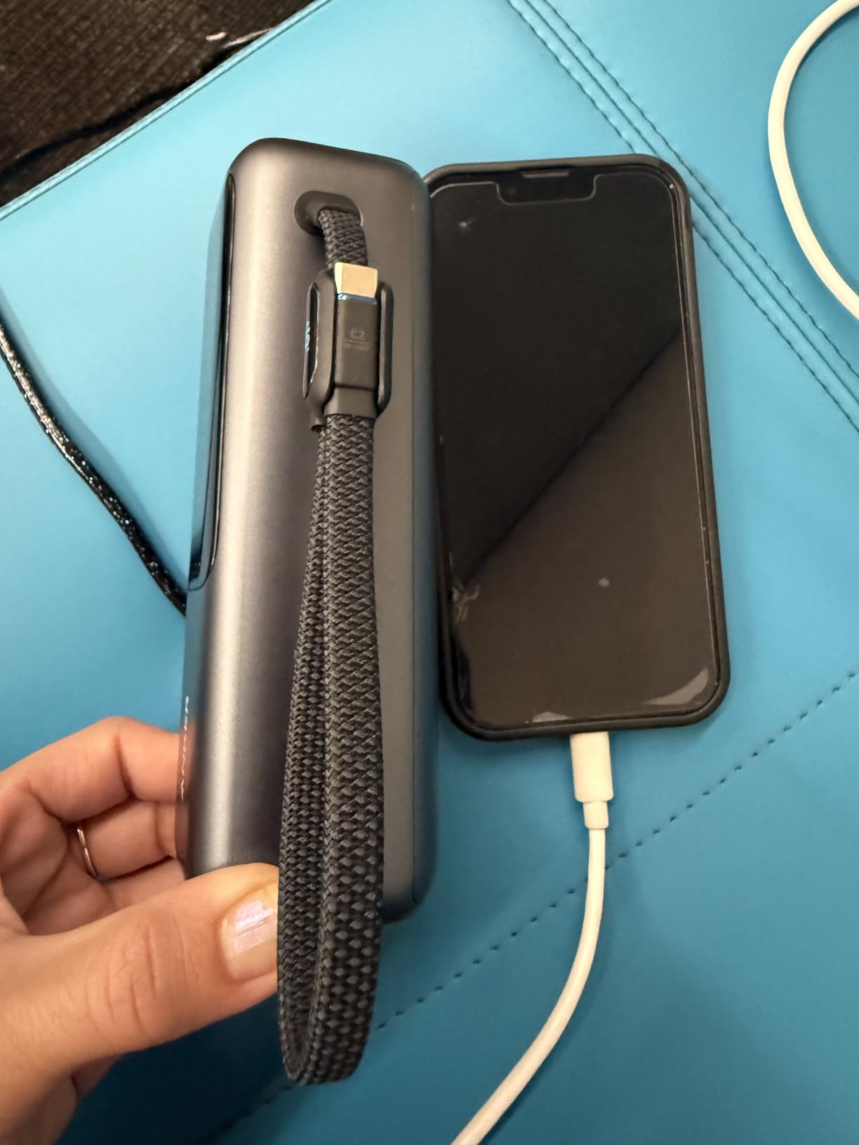 Anker Laptop Power Bank, 25,000mAh Travel Essential with 165W Total Output | 3 USB-C Ports with 100W Max Each, Built-In Retractable Cables, Flight-Ready, for iPhone 17 Series ,MacBook, and More customer photo 1