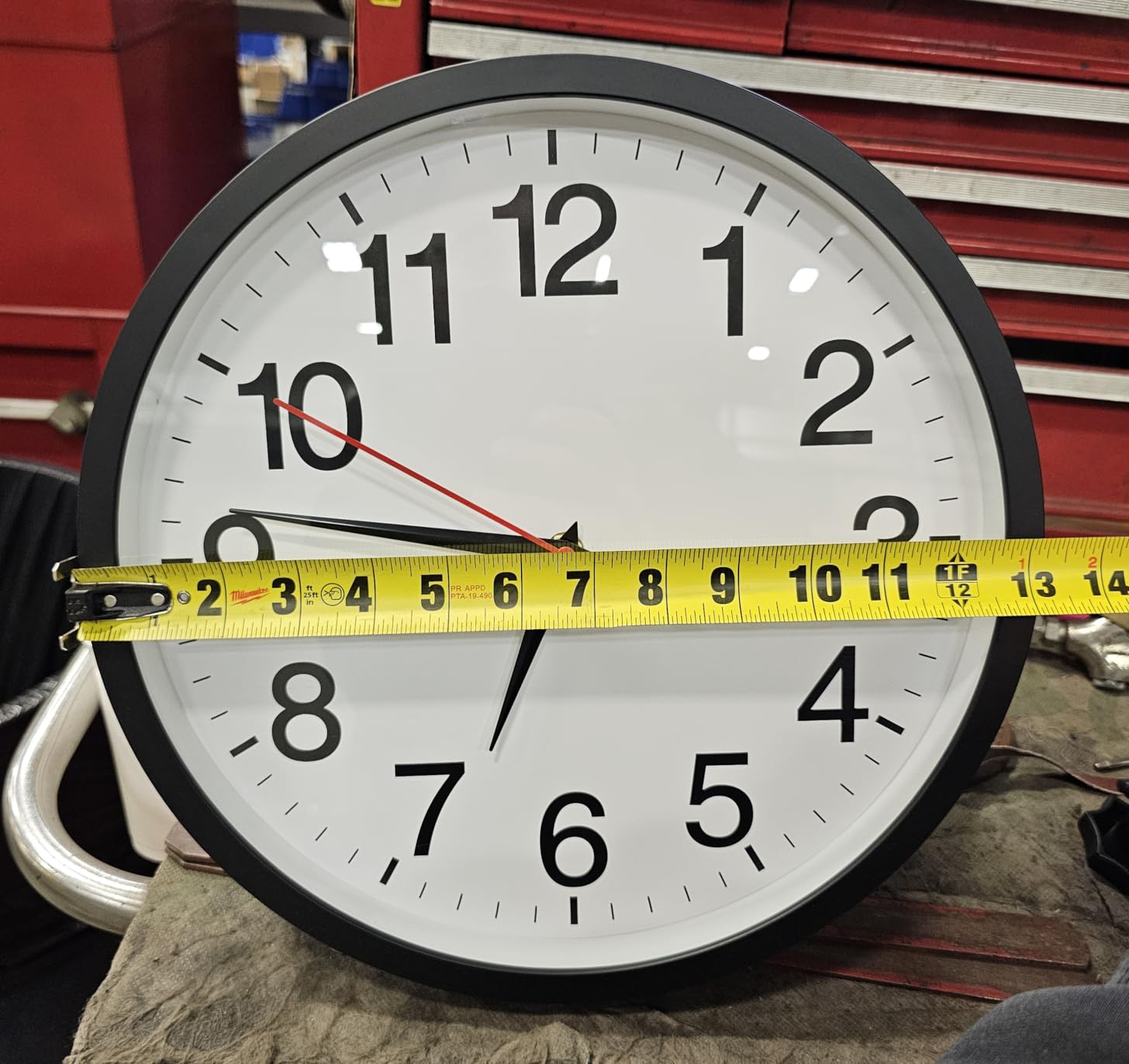 Rohioue Wall Clock Analog 12 Inch Atomic Battery Operated Silent Clock customer photo 2