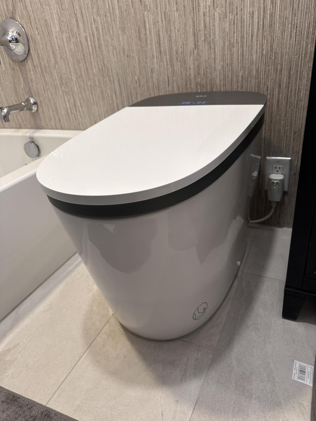 EPLO Smart Toilet Bidet with Auto Open Close,1000 Gram MaP Flush Score,Foam Dispenser, ADA Comfort Height, Moving Dryer,Auto Flush,Heated Seat,One Piece Elongated Toilet with Tank Built in U8MAX customer photo 1