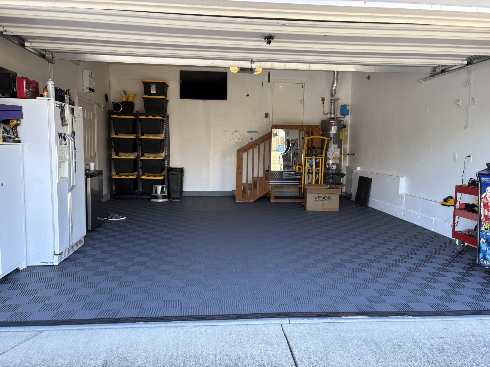 VEVOR Interlocking Drainage Mat, 12” x 12” Modular Interlocking Cushion, 50 Pcs Splicing Drainage Mats, Non-Slip PP Drainage Floor Tile and Shower Mat, for Garage, Garden, Kitchen & Outdoor, Black customer photo 2